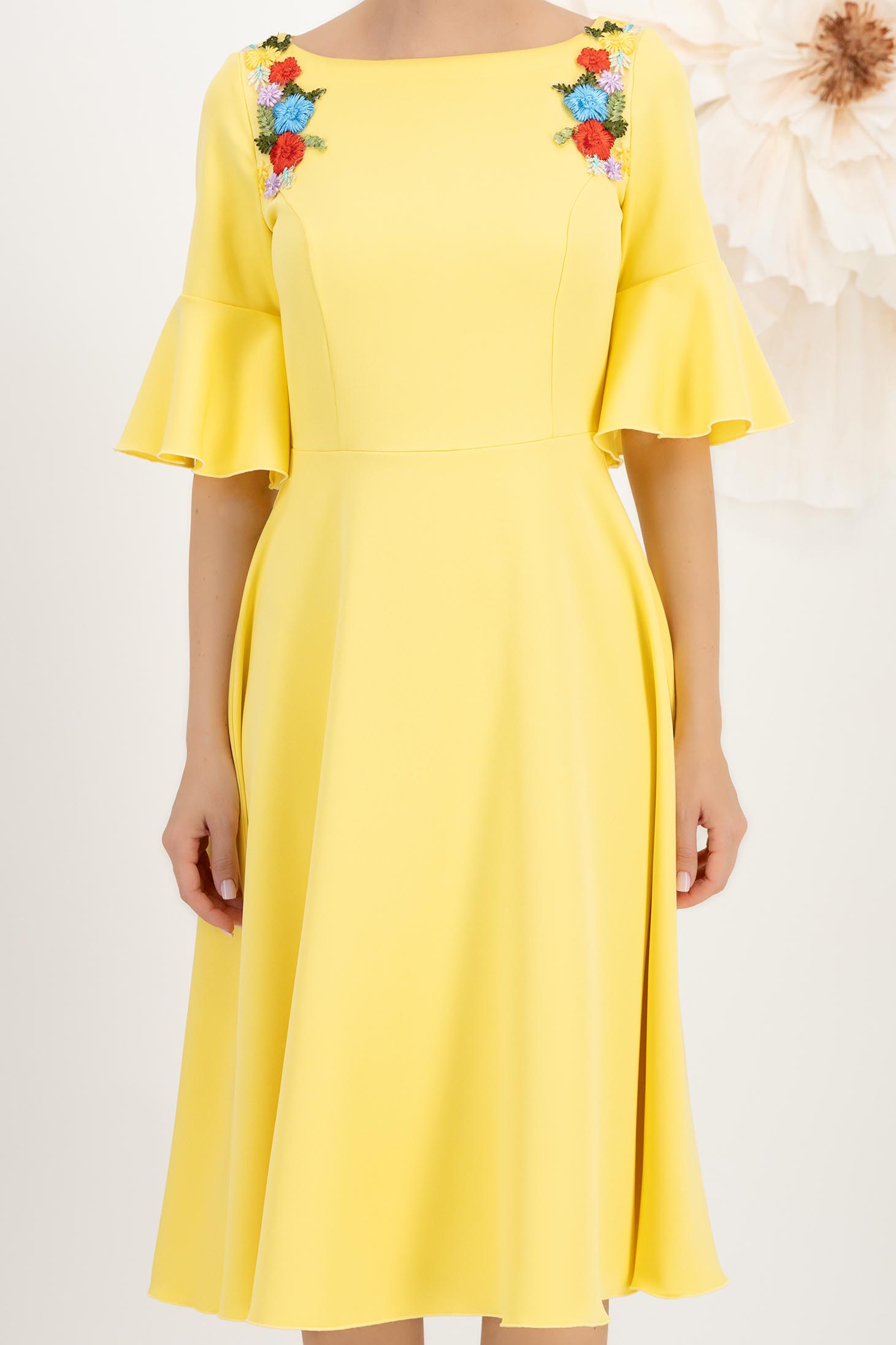 Rochie din stofa elastica galbena midi in clos cu broderie florala unica - StarShinerS 4 - StarShinerS.ro