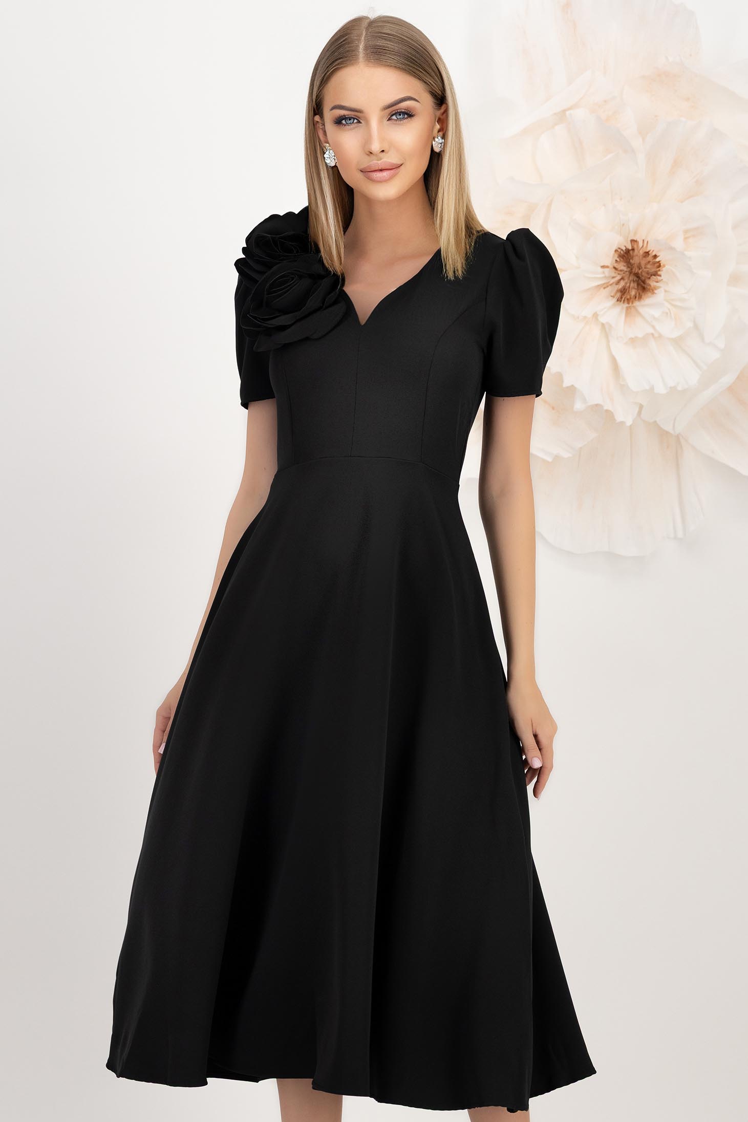 StarShinerS.ro Rochie din stofa elastica neagra midi in clos cu decolteu in v accesorizata cu 2 brose 3D - StarShinerS