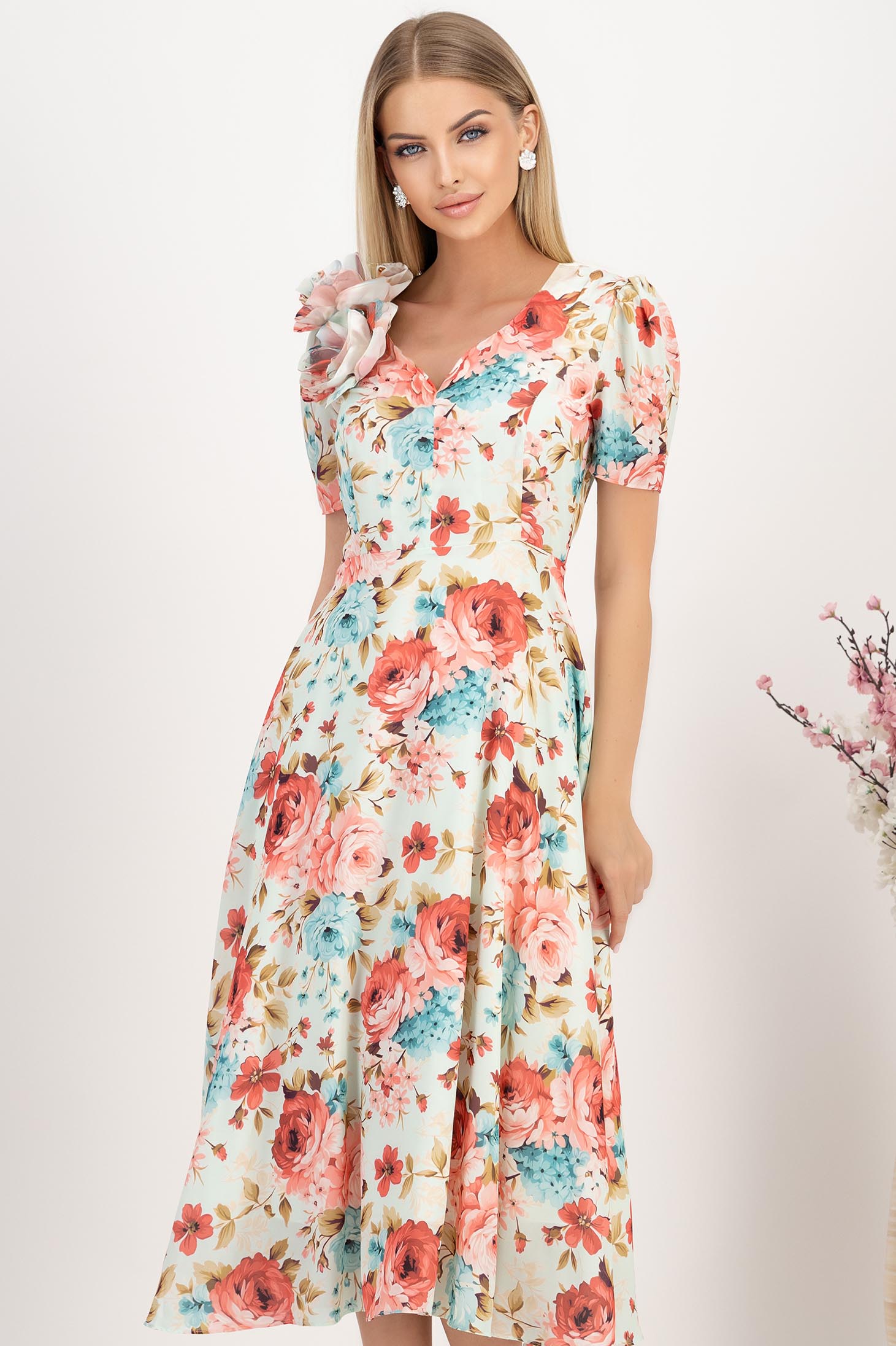 StarShinerS.ro Rochie din voal bej midi in clos accesorizata cu 2 brose florale maxi - StarShinerS