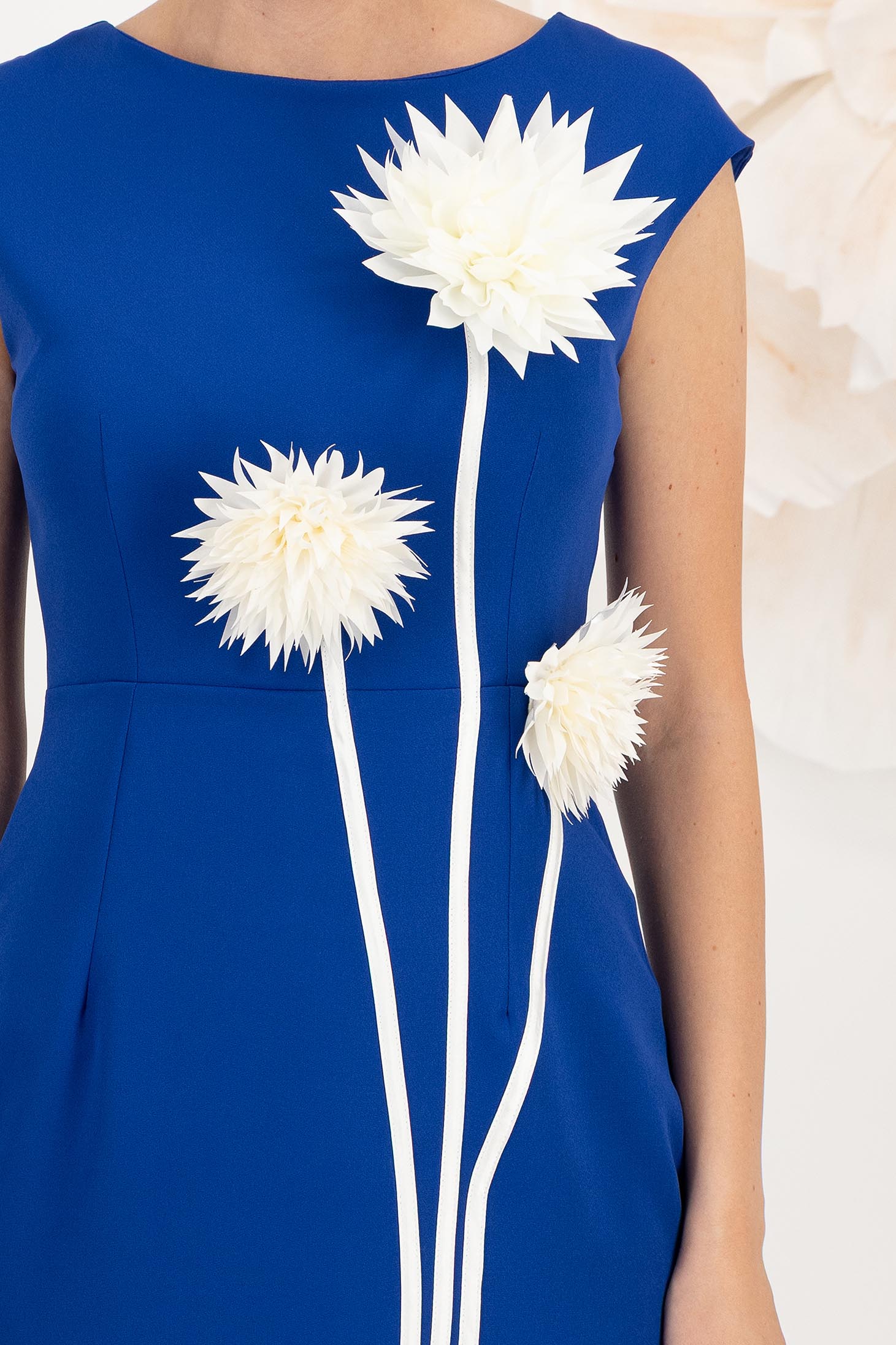 Rochie din stofa elastica albastra midi tip creion accesorizata cu 3 brose maxi florale - StarShinerS 6 - StarShinerS.ro