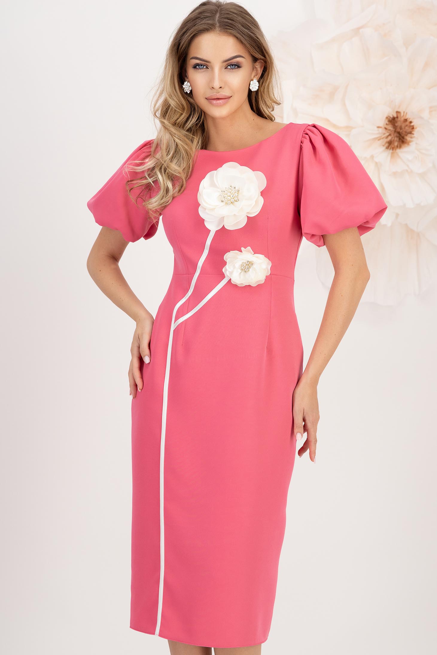 StarShinerS.ro Rochie din stofa elastica roz midi tip creion cu maneci bufante si brose florale 3D - StarShinerS