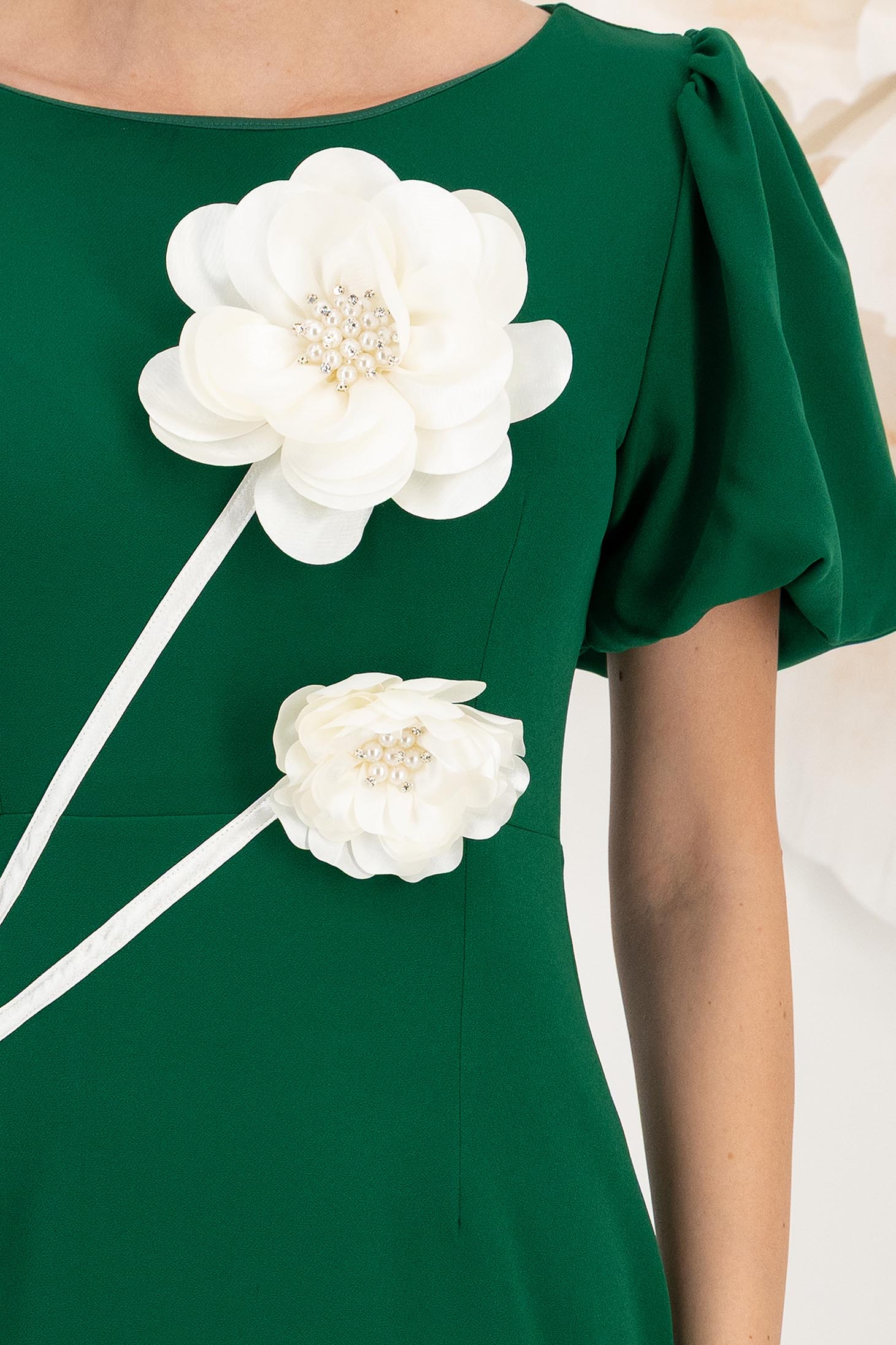 Rochie din stofa elastica verde midi tip creion cu maneci bufante si brose florale 3D - StarShinerS 6 - StarShinerS.ro