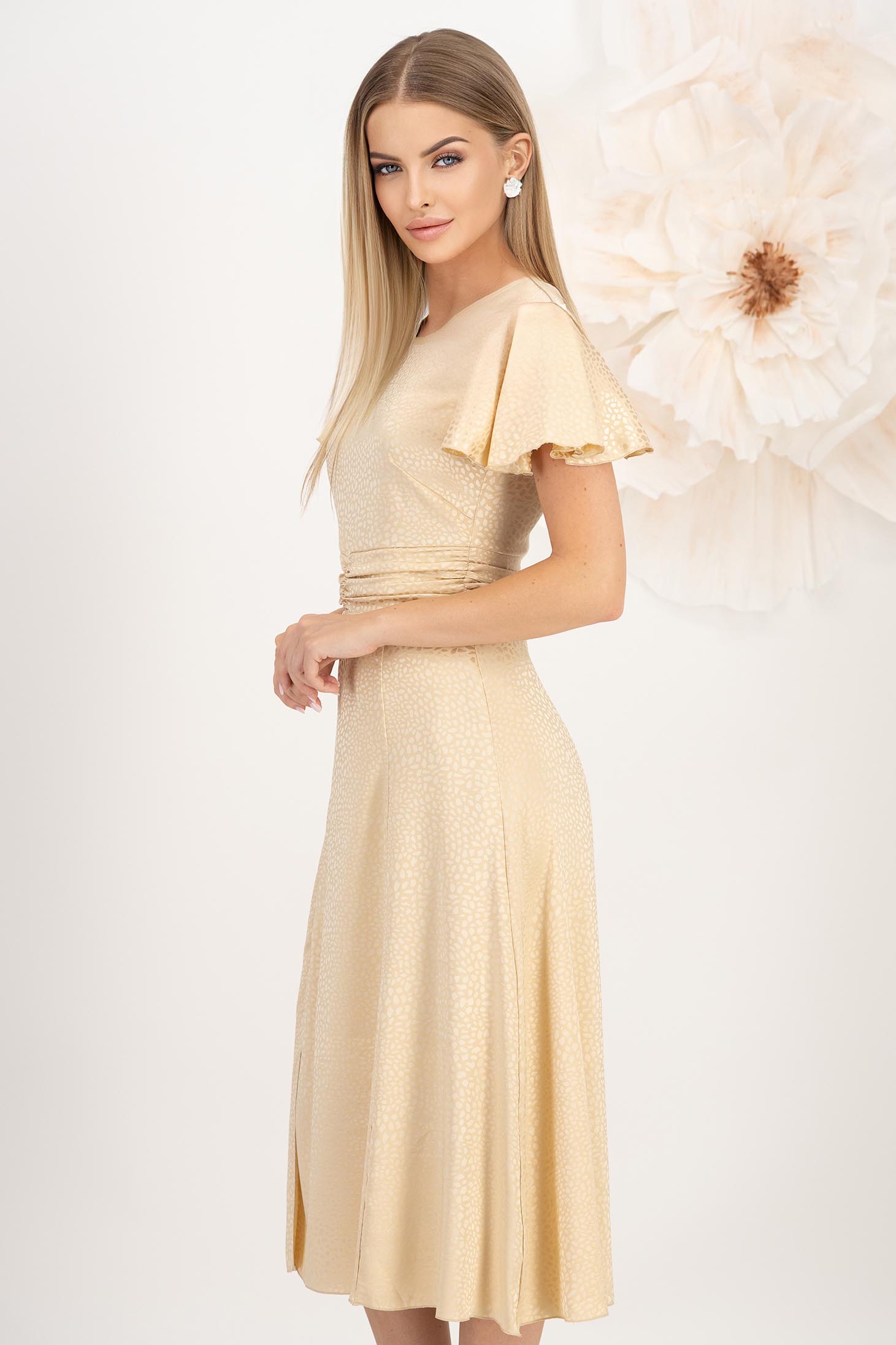 Rochie din satin bej midi in clos crapata pe picior cu volanase la umeri - StarShinerS 3 - StarShinerS.ro