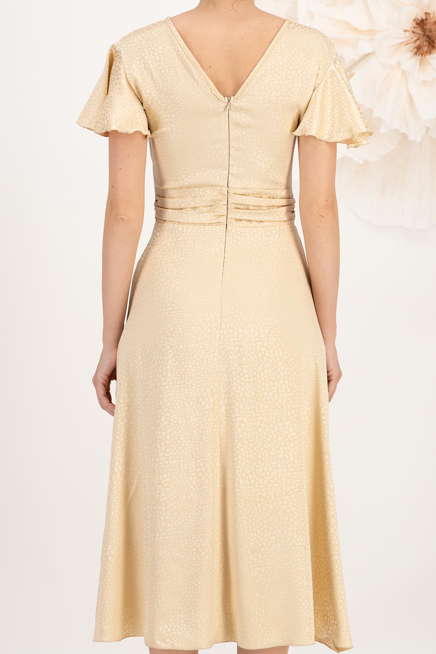 Rochie din satin bej midi in clos crapata pe picior cu volanase la umeri - StarShinerS 5 - StarShinerS.ro