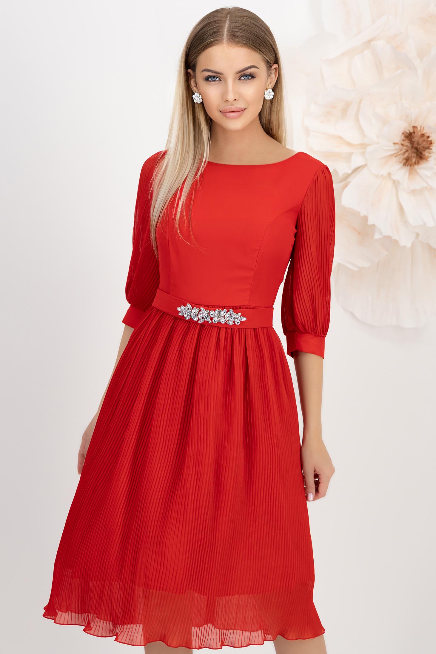 StarShinerS.ro Rochie plisata din voal rosie midi in clos accesorizata cu cordon cu pietre strass - StarShinerS