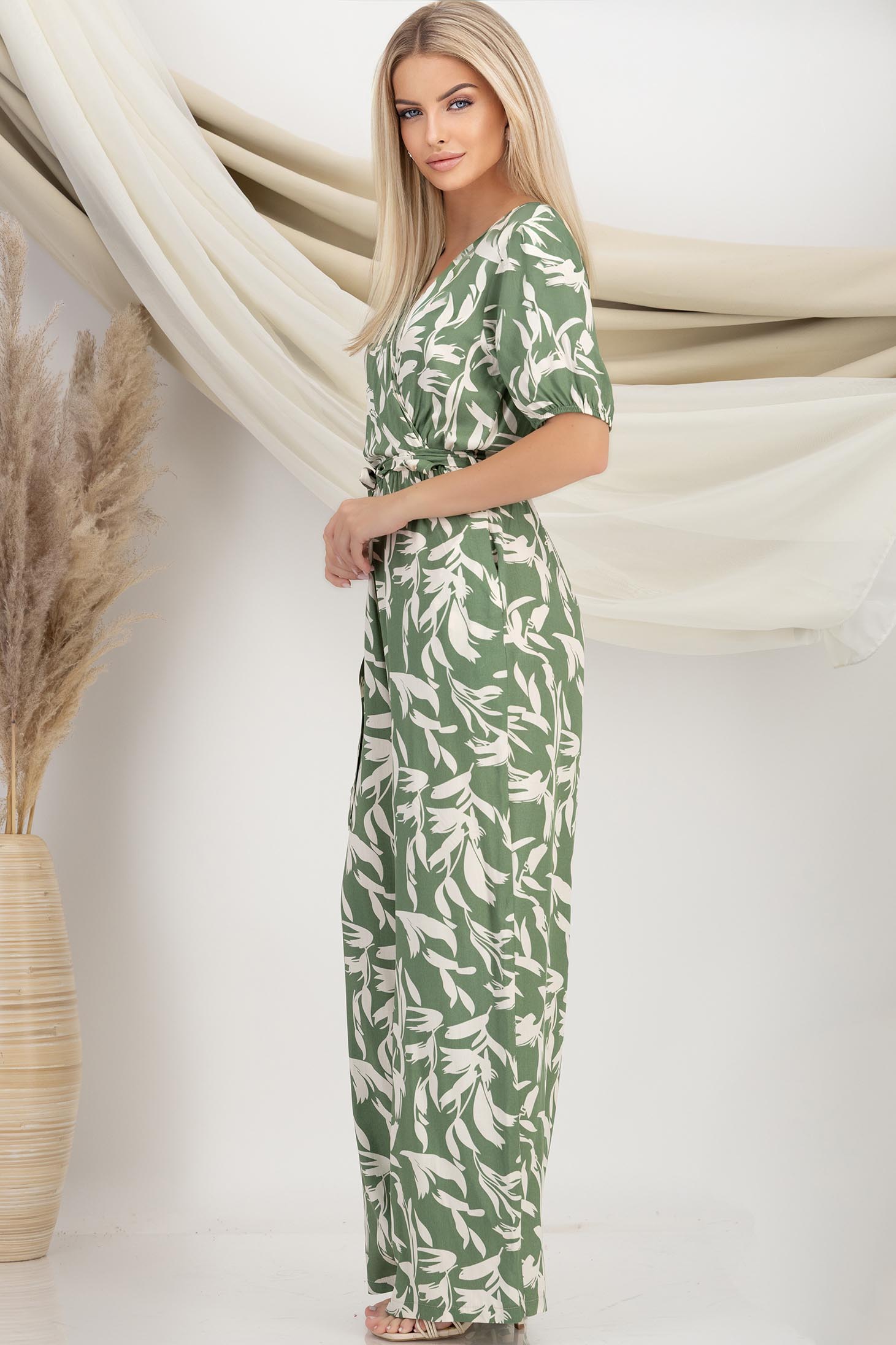 Salopeta din viscoza si bumbac verde cu elastic in talie si decolteu petrecut 2 - StarShinerS.ro