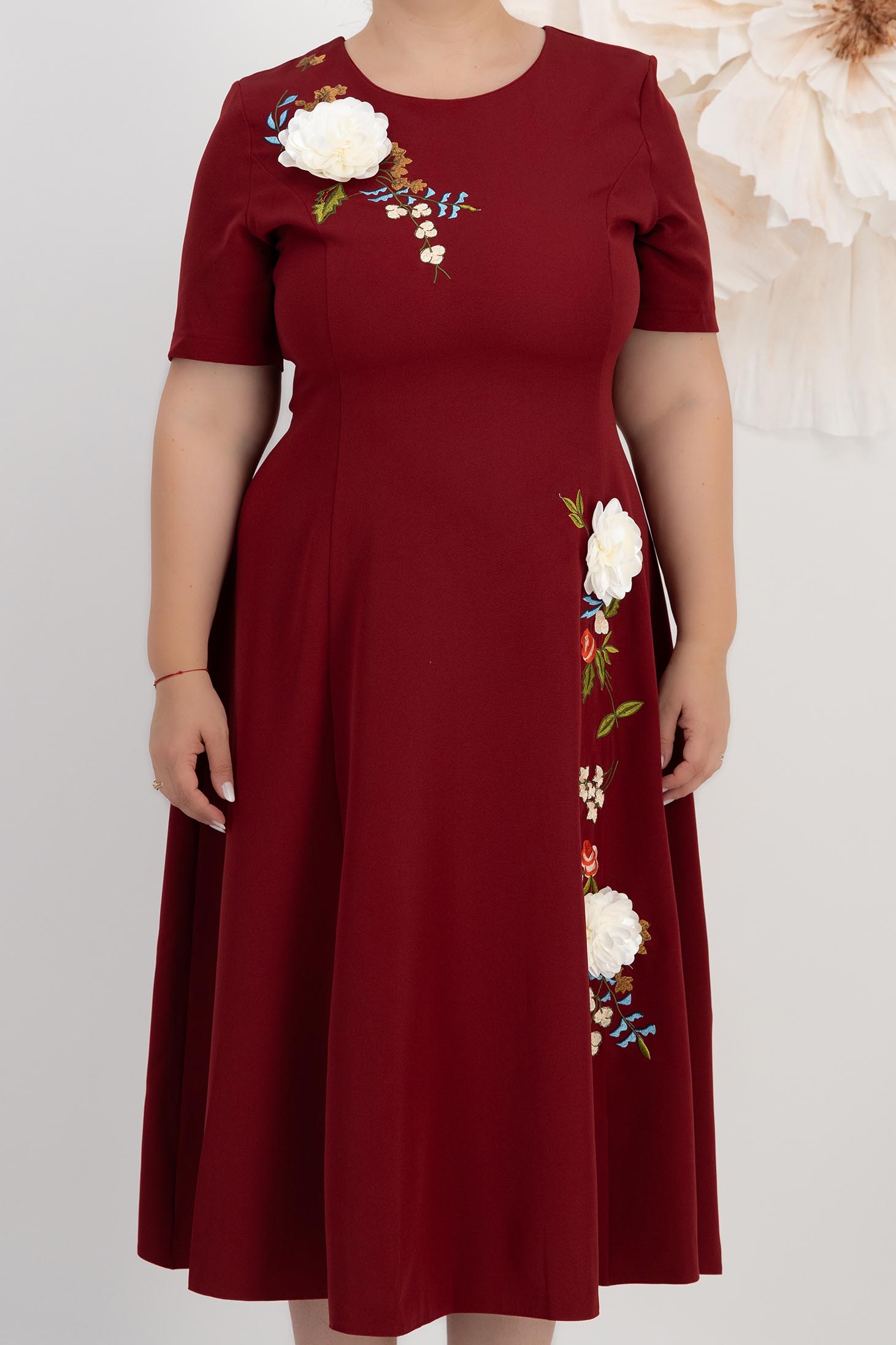 Rochie din stofa elastica visinie midi in clos cu detalii brodate si flori 3D - StarShinerS 4 - StarShinerS.ro