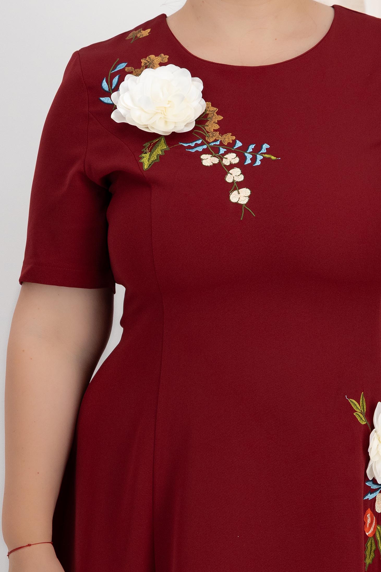 Rochie din stofa elastica visinie midi in clos cu detalii brodate si flori 3D - StarShinerS 6 - StarShinerS.ro