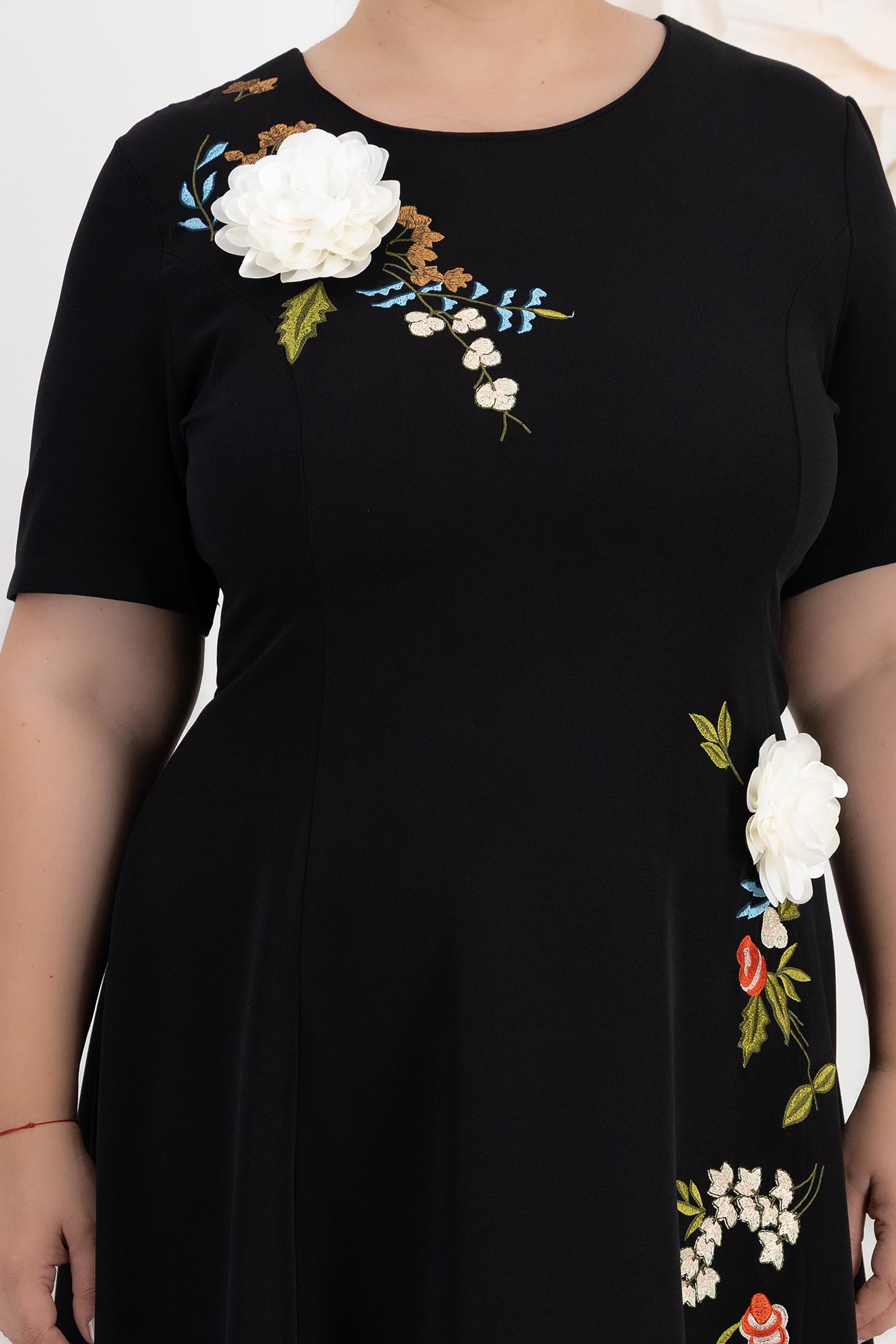 Rochie din stofa elastica neagra midi in clos cu detalii brodate si flori 3D - StarShinerS 6 - StarShinerS.ro