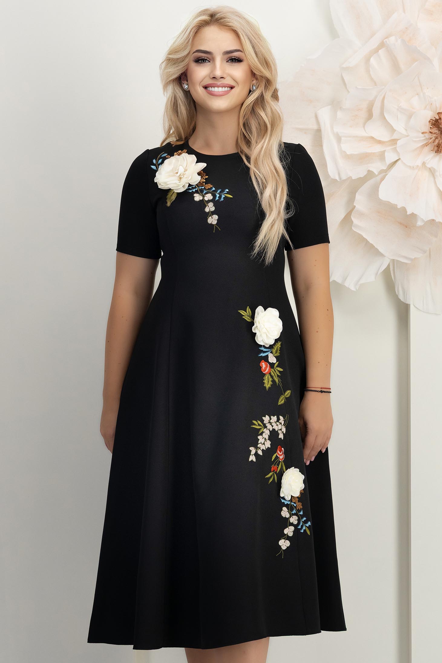 StarShinerS.ro Rochie din stofa elastica neagra midi in clos cu detalii brodate si flori 3D - StarShinerS