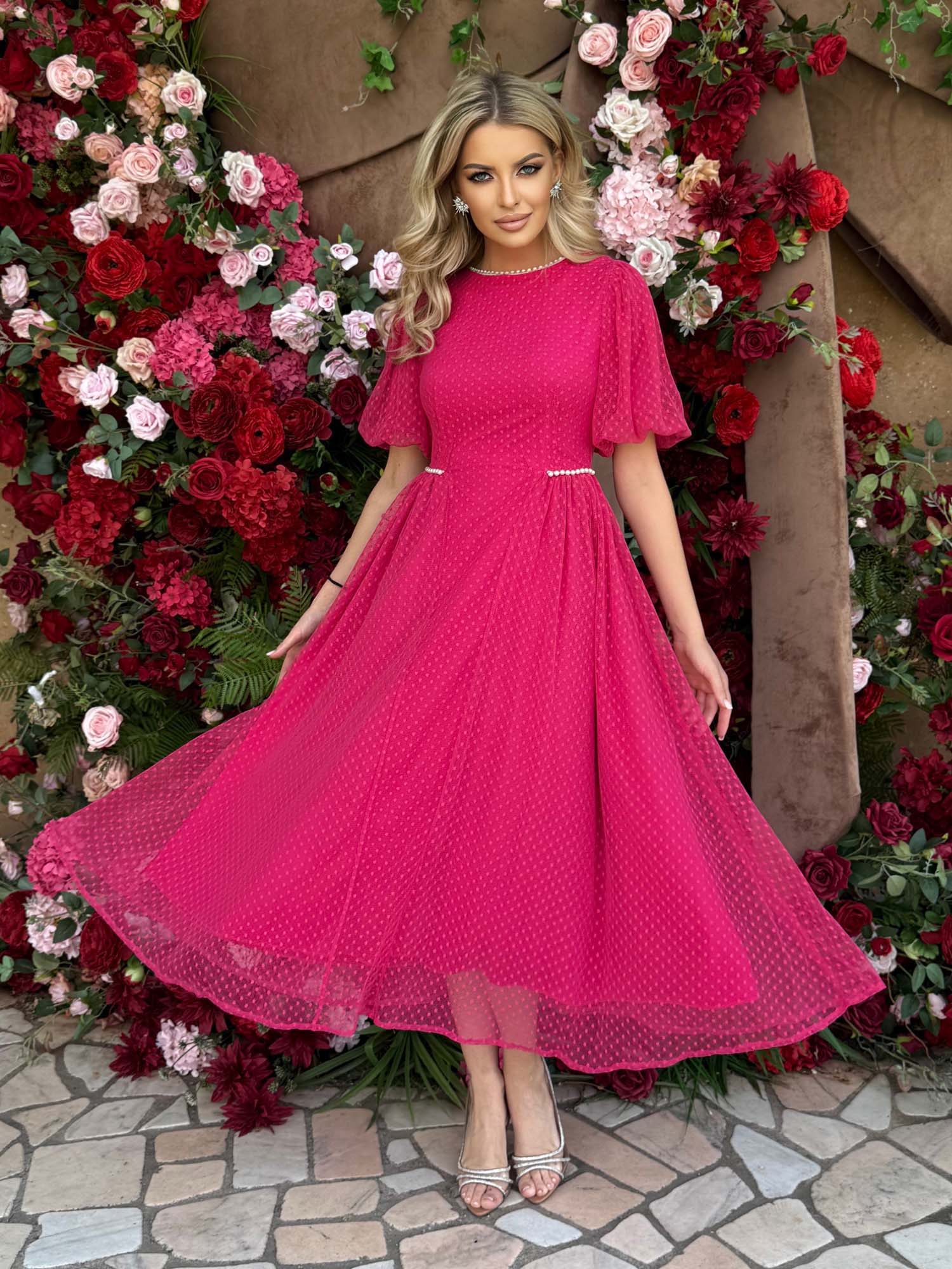 StarShinerS.ro Rochie din tul cu plumeti roz midi in clos cu maneci bufante si aplicatii stralucitoare cu perle - StarShinerS