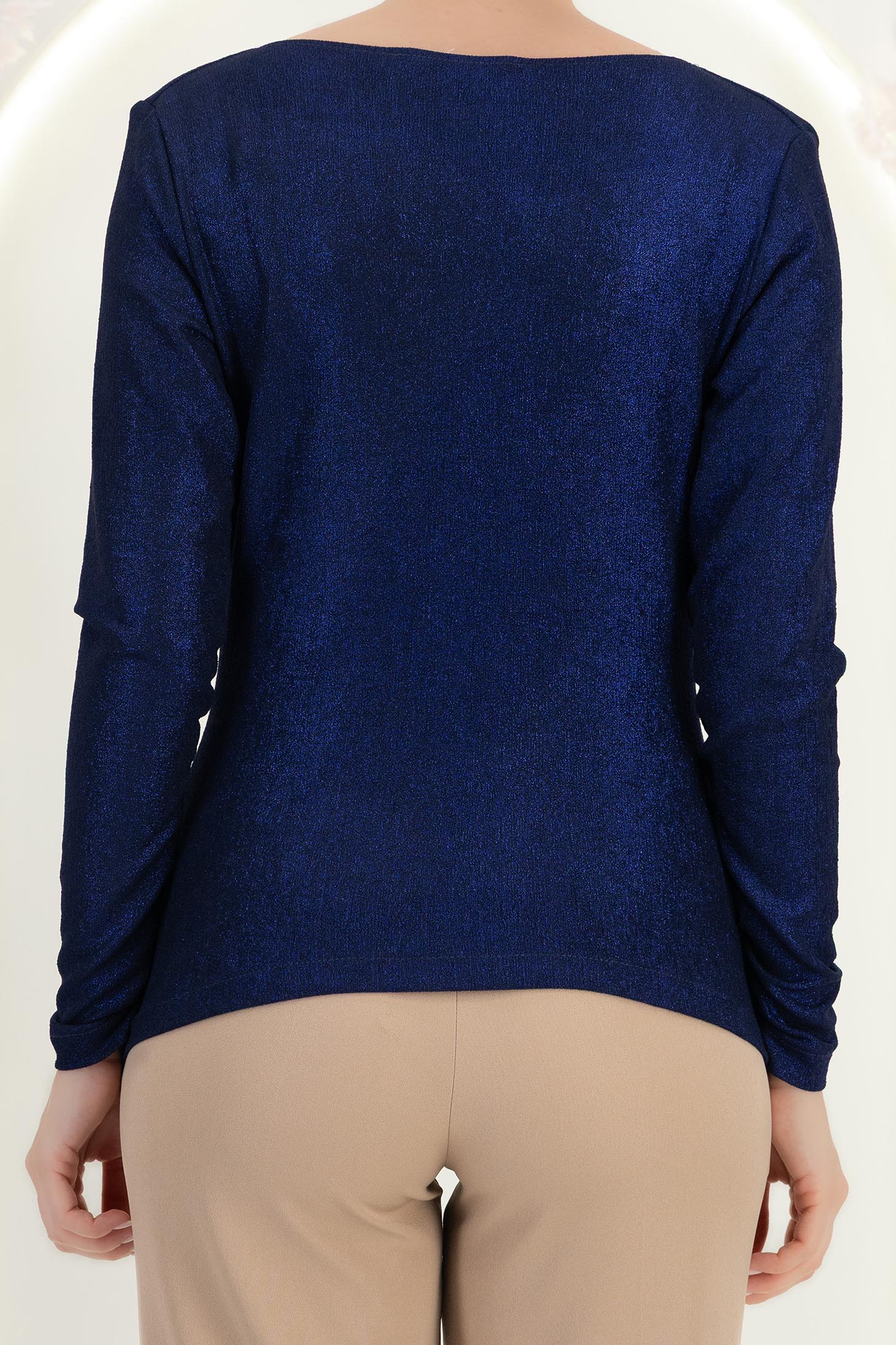 Női sötétkék színű blúz lurexből, testhez simuló, mély dekoltázssal - StarShinerS 6 - StarShinerS.hu