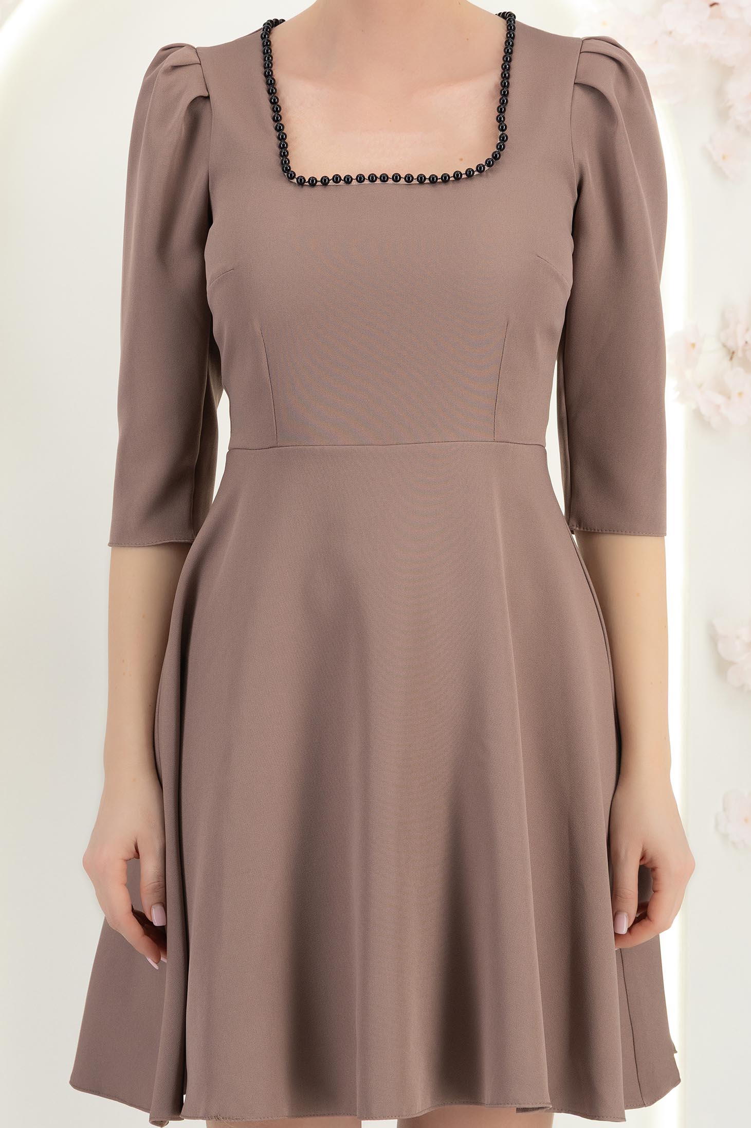 Rochie din stofa mocha scurta in clos cu umeri bufanti si perle- StarShinerS 5 - StarShinerS.ro