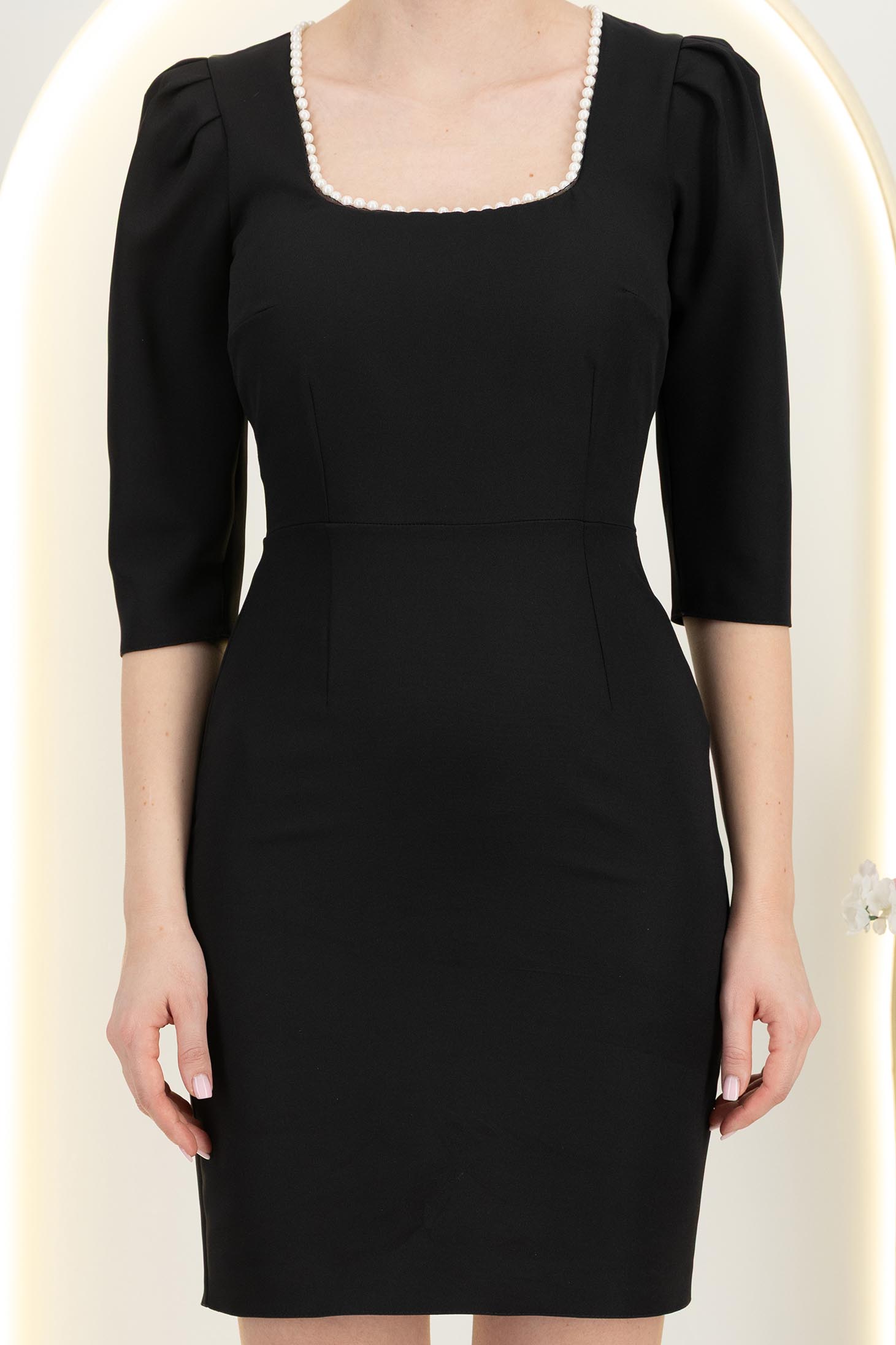 Rochie din stofa neagra scurta tip creion cu umeri bufanti si perle  - StarShinerS 5 - StarShinerS.ro