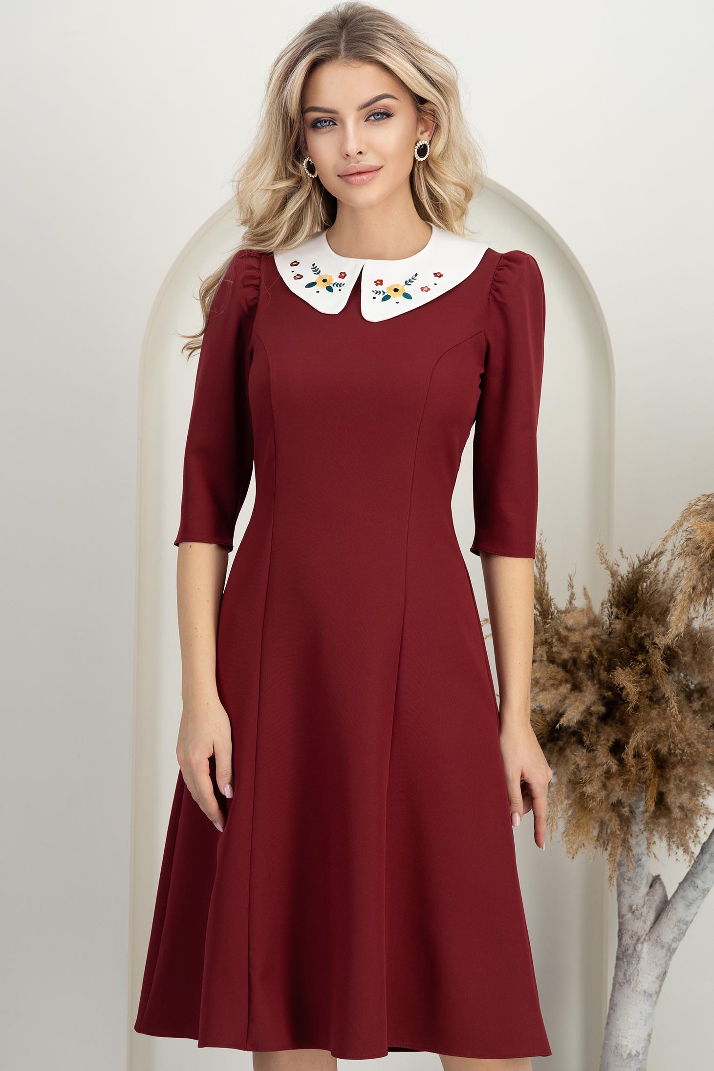 StarShinerS.ro Rochie din stofa elastica visinie midi in clos cu guler brodat detasabil - StarShinerS