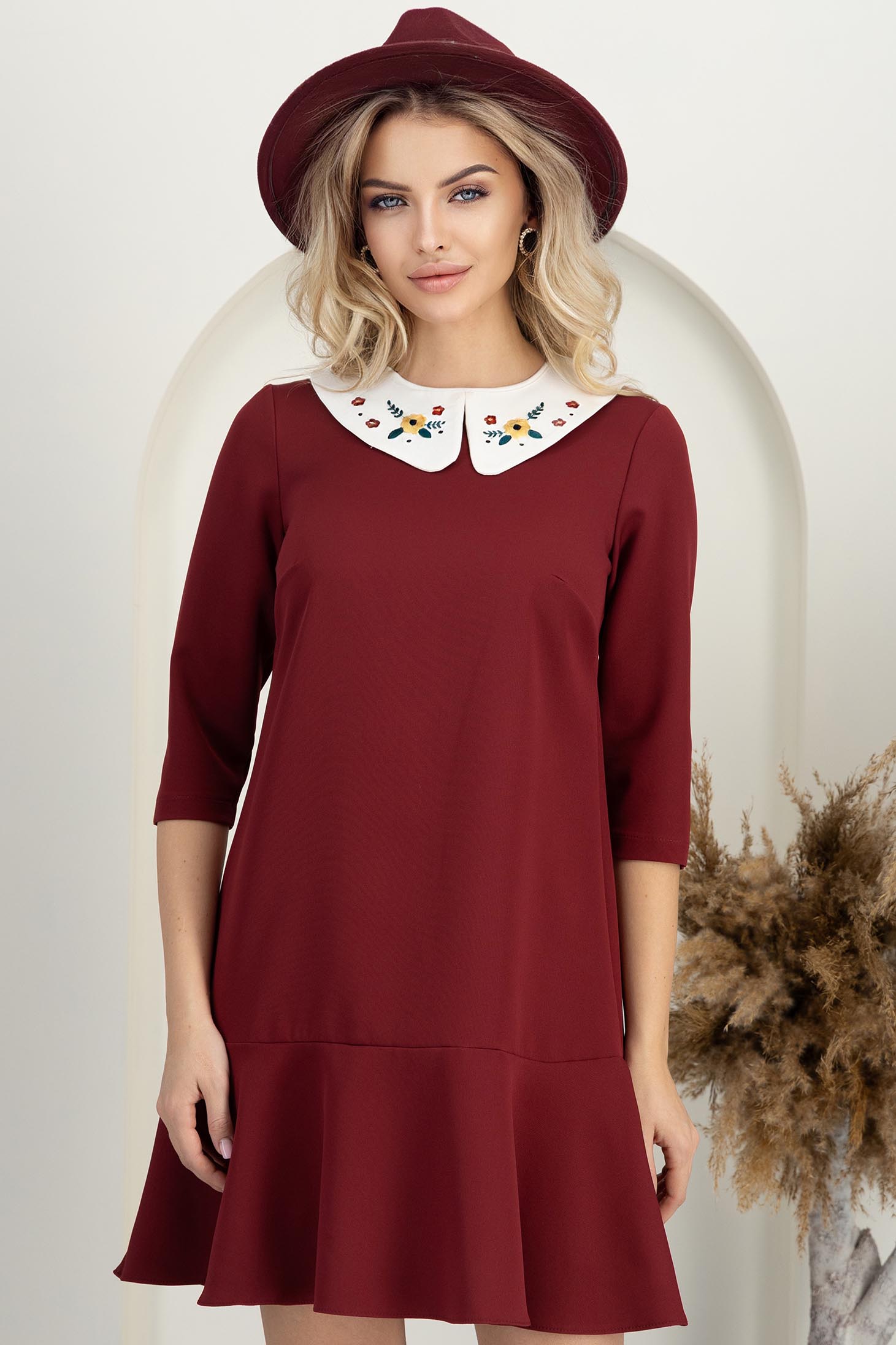 StarShinerS.ro Rochie din stofa elastica visinie scurta cu un croi larg si guler brodat detasabil - StarShinerS
