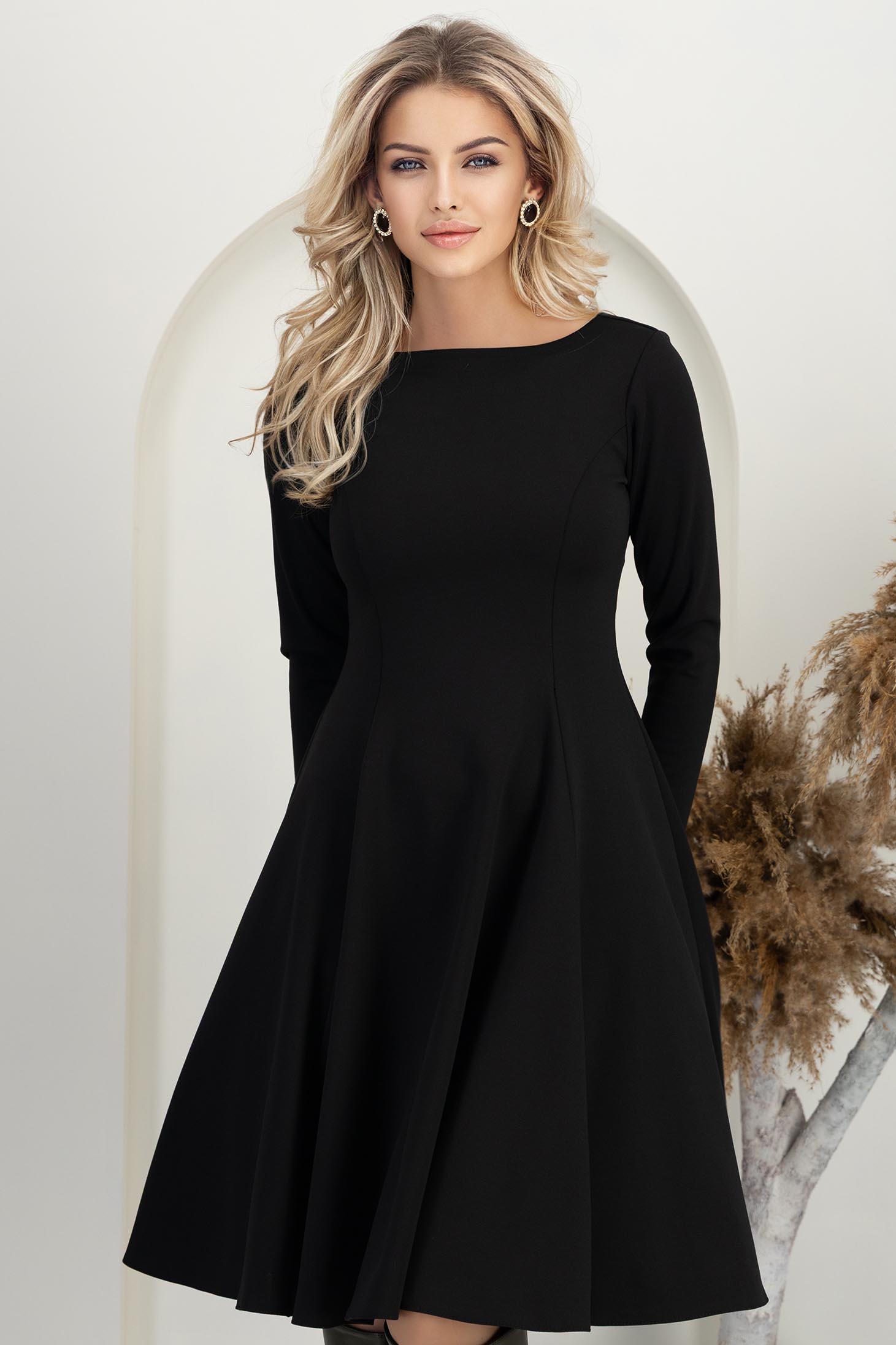 StarShinerS.ro Rochie din jersey neagra pana la genunchi in clos cu decolteu rotunjit