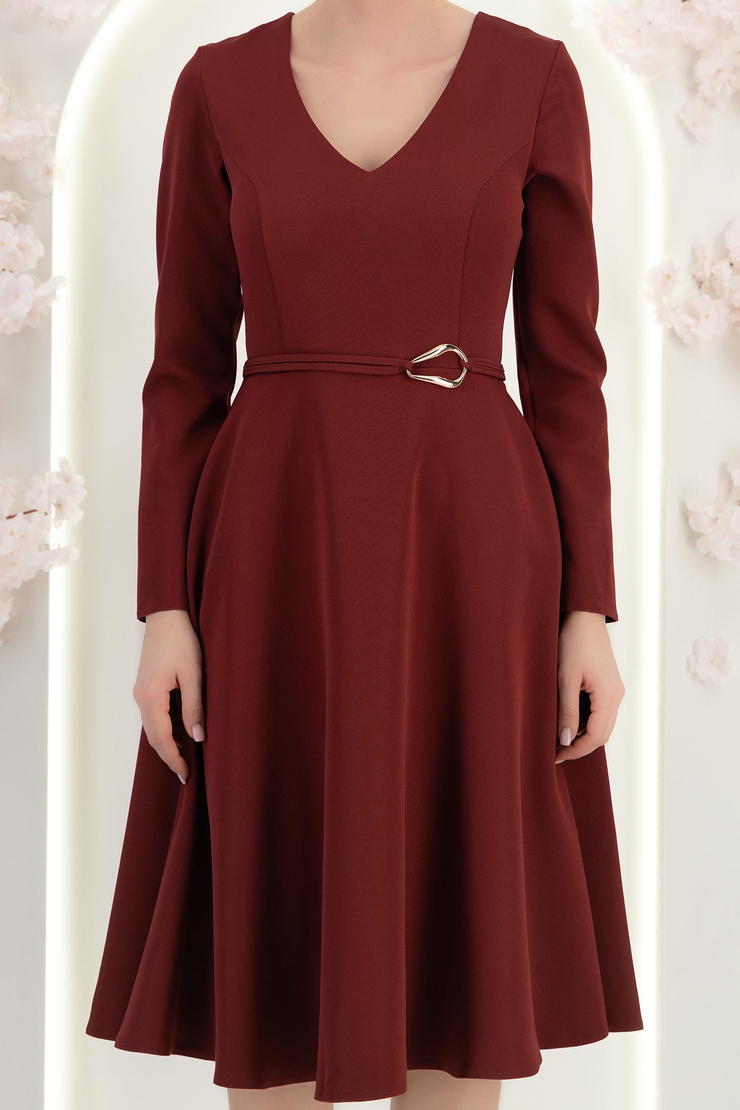 Rochie din stofa visinie midi in clos accesorizata cu inel auriu in talie - StarShinerS 5 - StarShinerS.ro