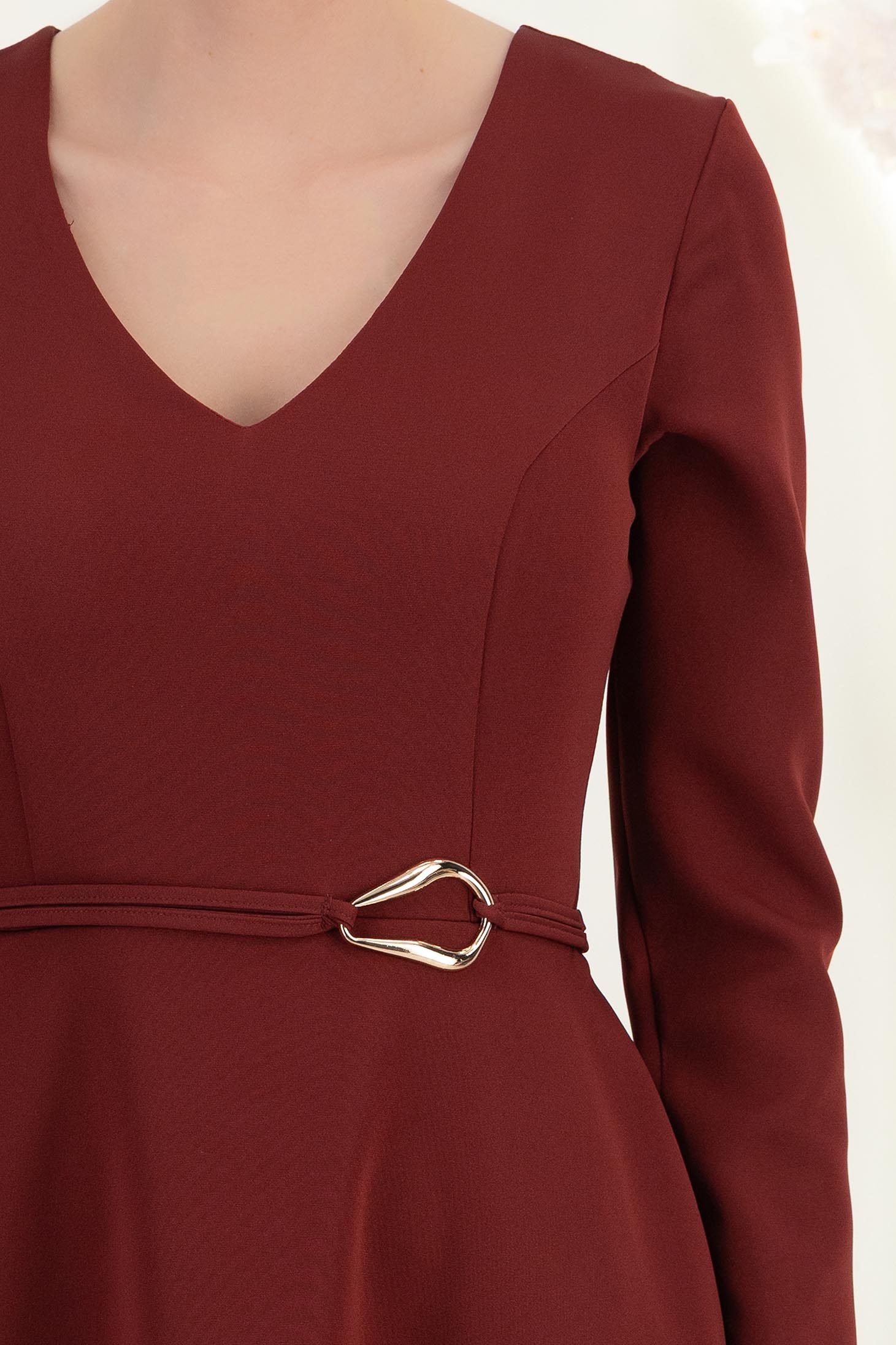 Rochie din stofa visinie midi in clos accesorizata cu inel auriu in talie - StarShinerS 4 - StarShinerS.ro