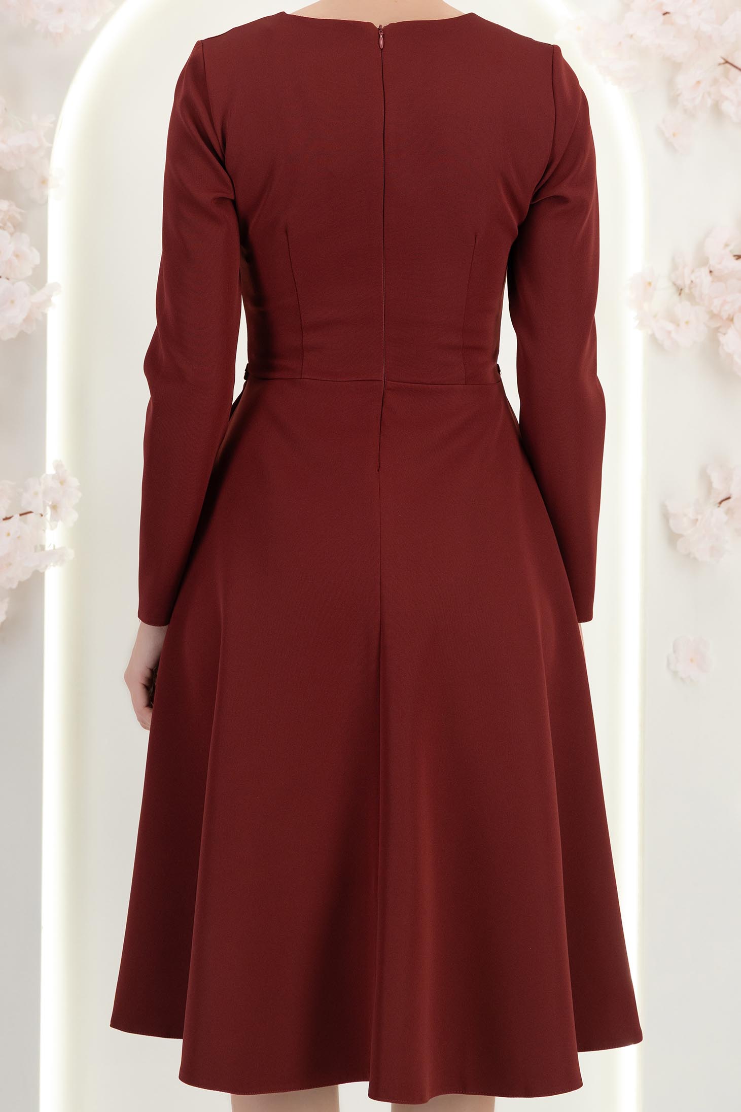 Rochie din stofa visinie midi in clos accesorizata cu inel auriu in talie - StarShinerS 6 - StarShinerS.ro