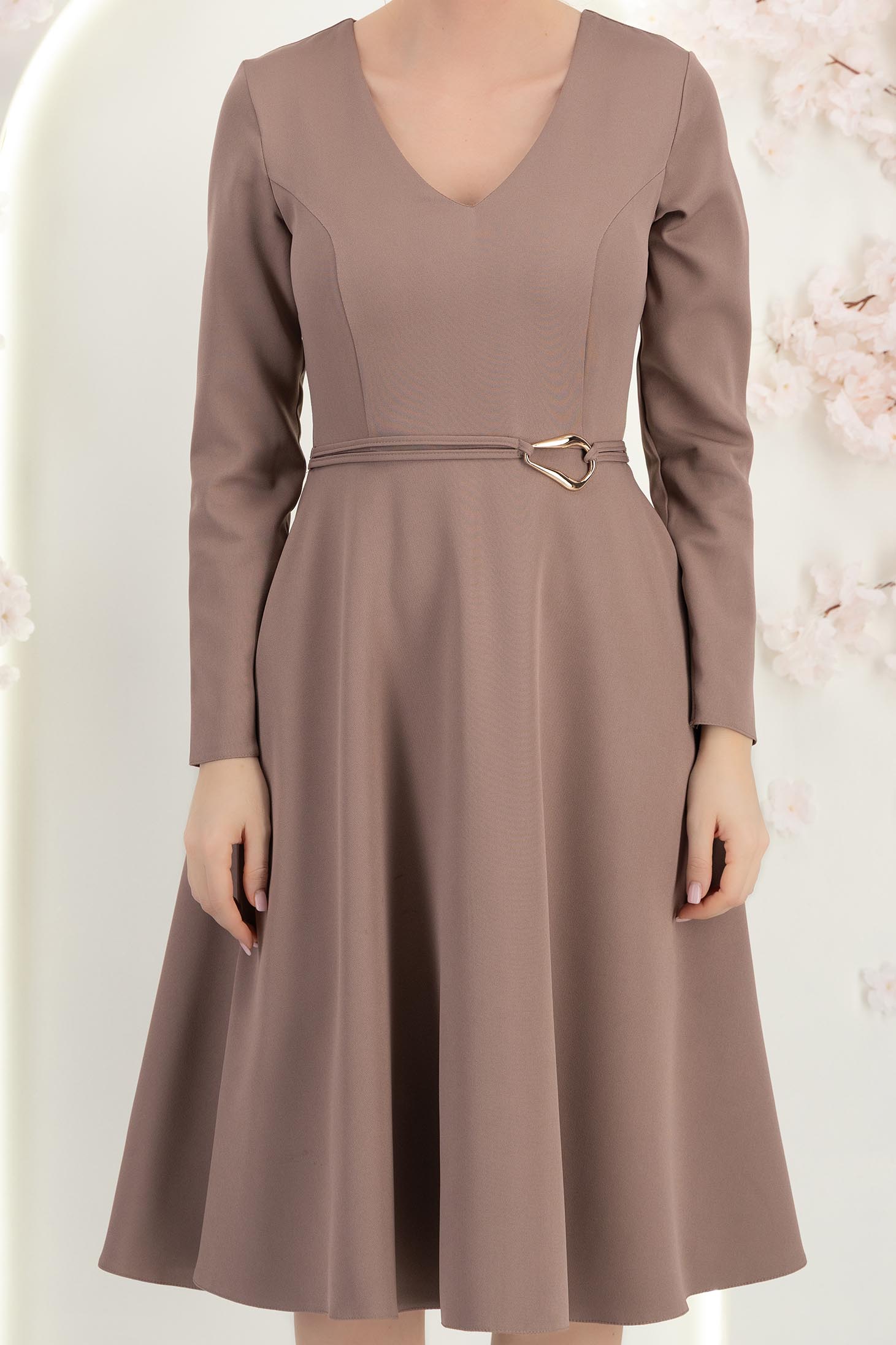 Rochie din stofa mocha midi in clos accesorizata cu inel auriu in talie - StarShinerS 6 - StarShinerS.ro