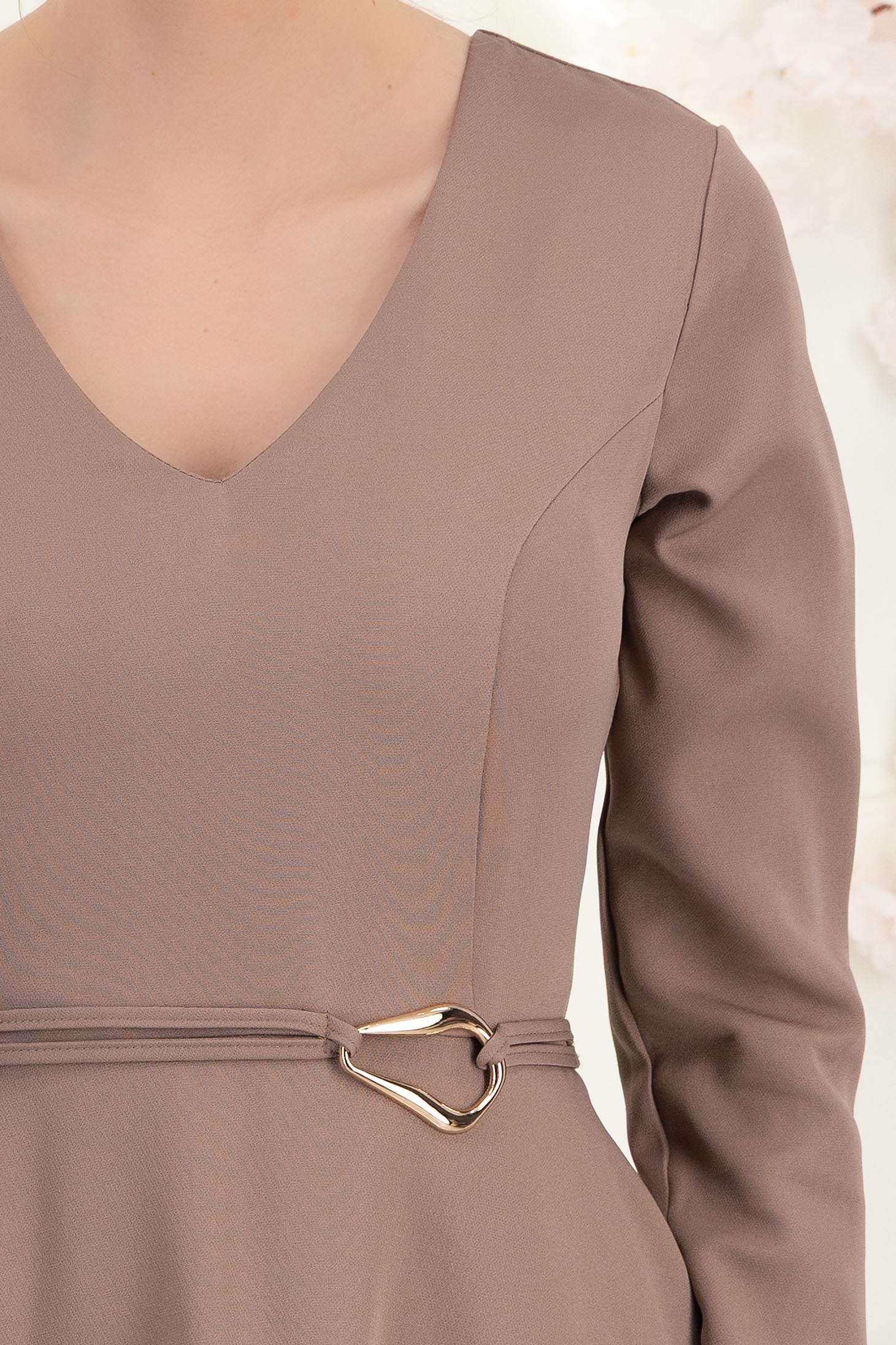 Rochie din stofa mocha midi in clos accesorizata cu inel auriu in talie - StarShinerS 5 - StarShinerS.ro