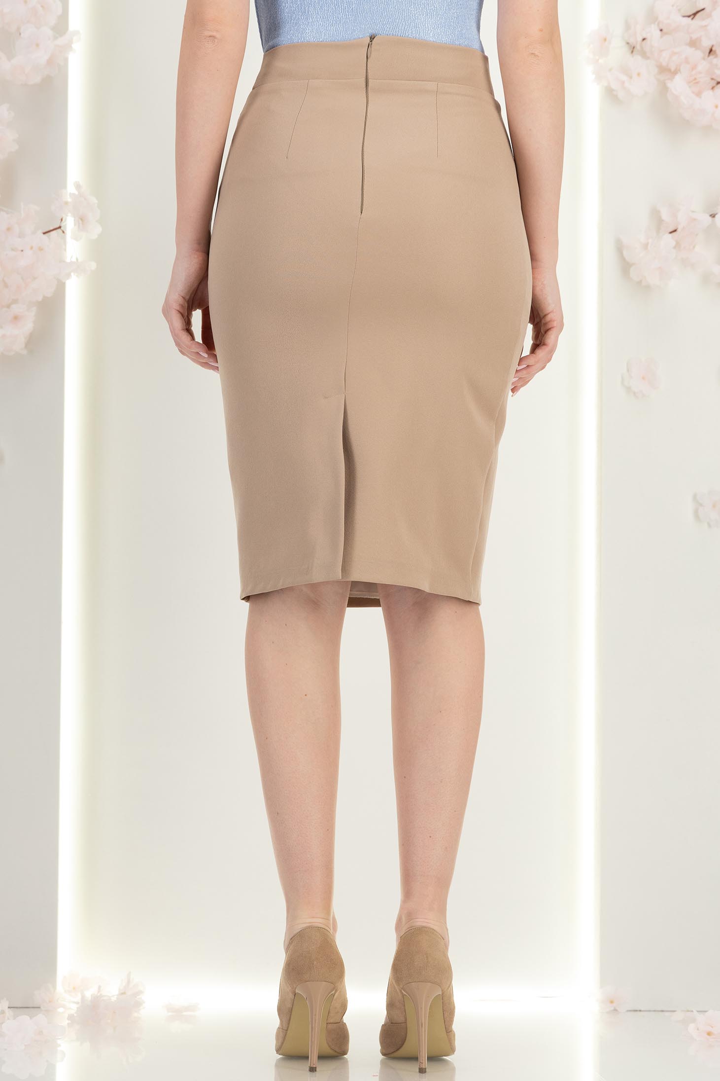 Fusta din stofa bej midi tip creion cu accesoriu metalic - StarShinerS 4 - StarShinerS.ro