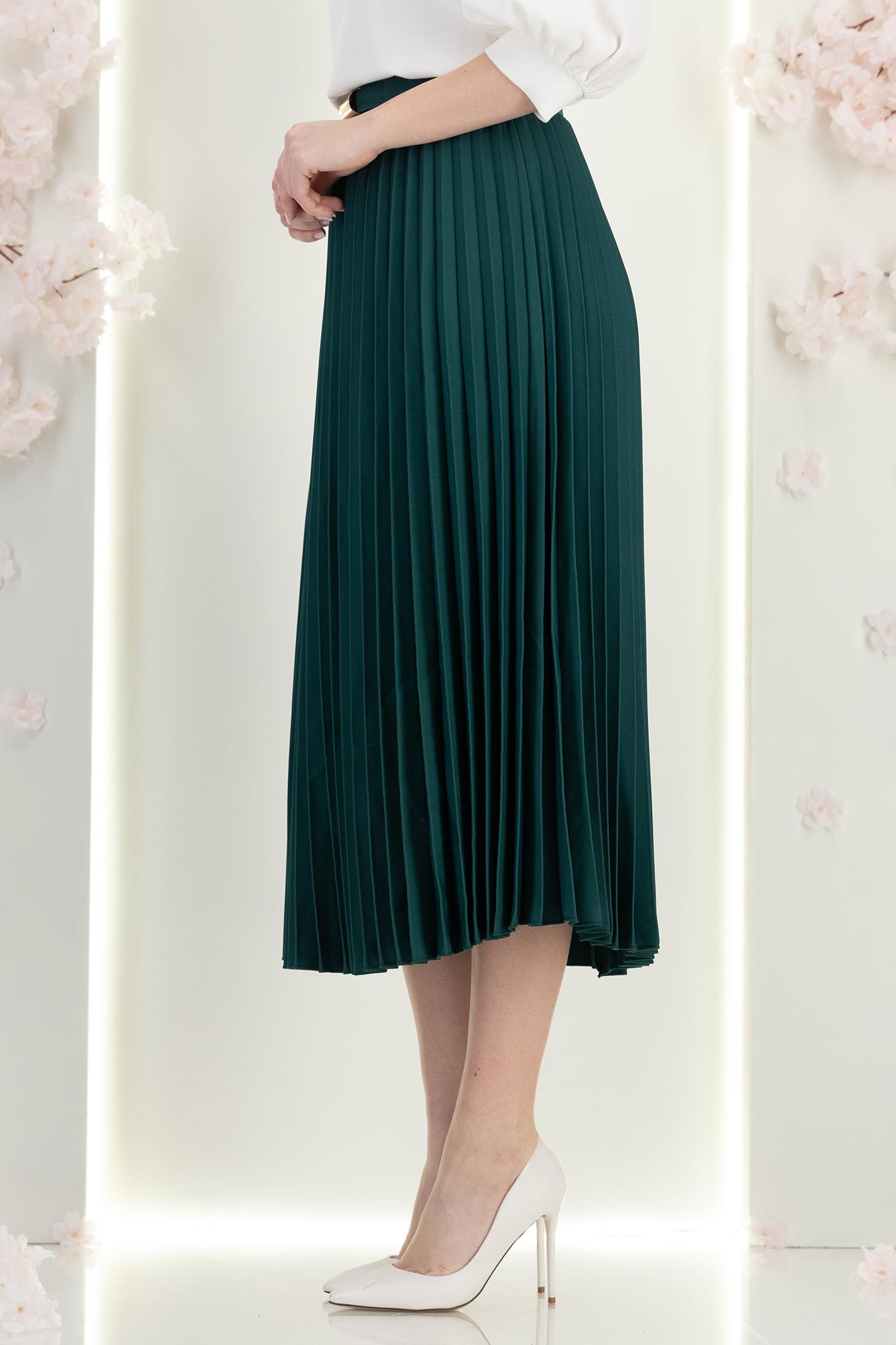 StarShinerS tmavě zelená sukně přes koleno zvonový skleník 3 - StarShinerS.cz