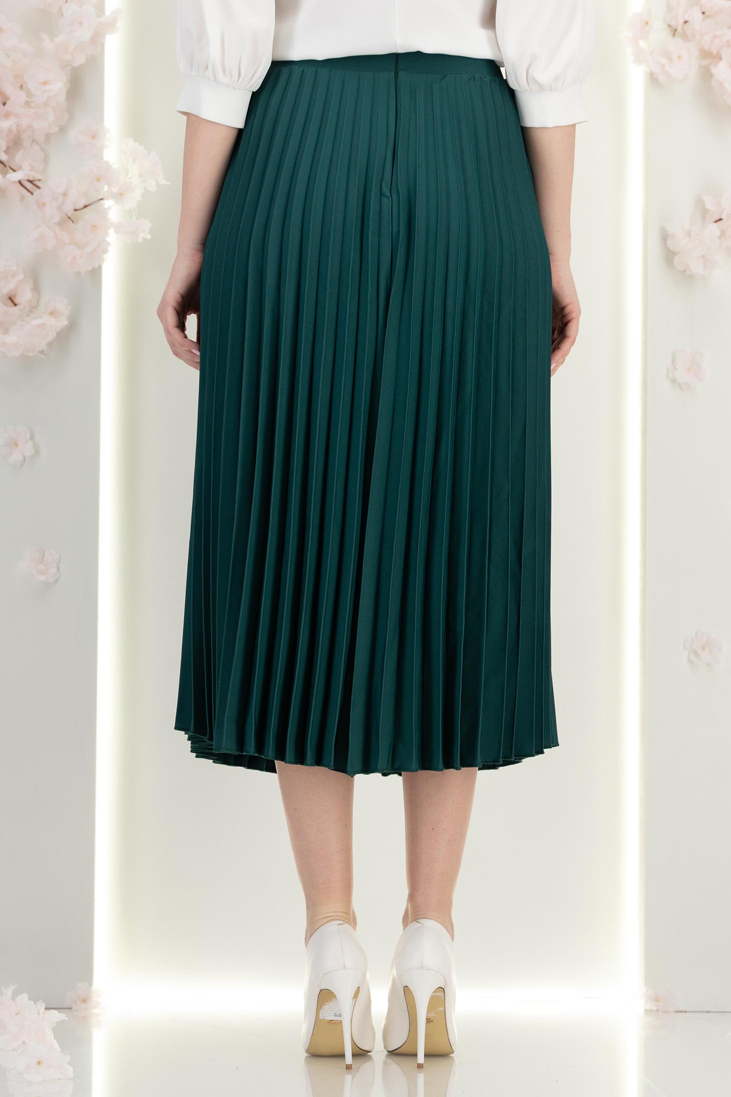 StarShinerS tmavě zelená sukně přes koleno zvonový skleník 5 - StarShinerS.cz