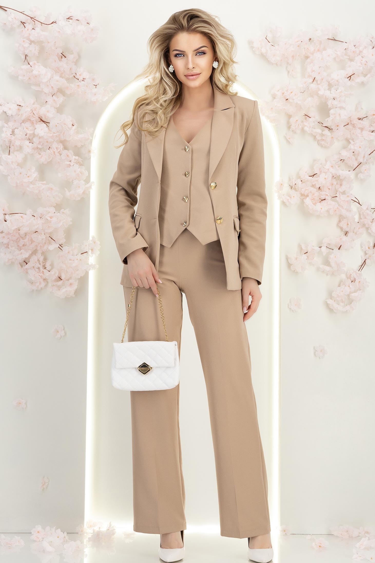 Sacou din stofa bej cambrat cu nasturi decorativi aurii - StarShinerS 5 - StarShinerS.ro