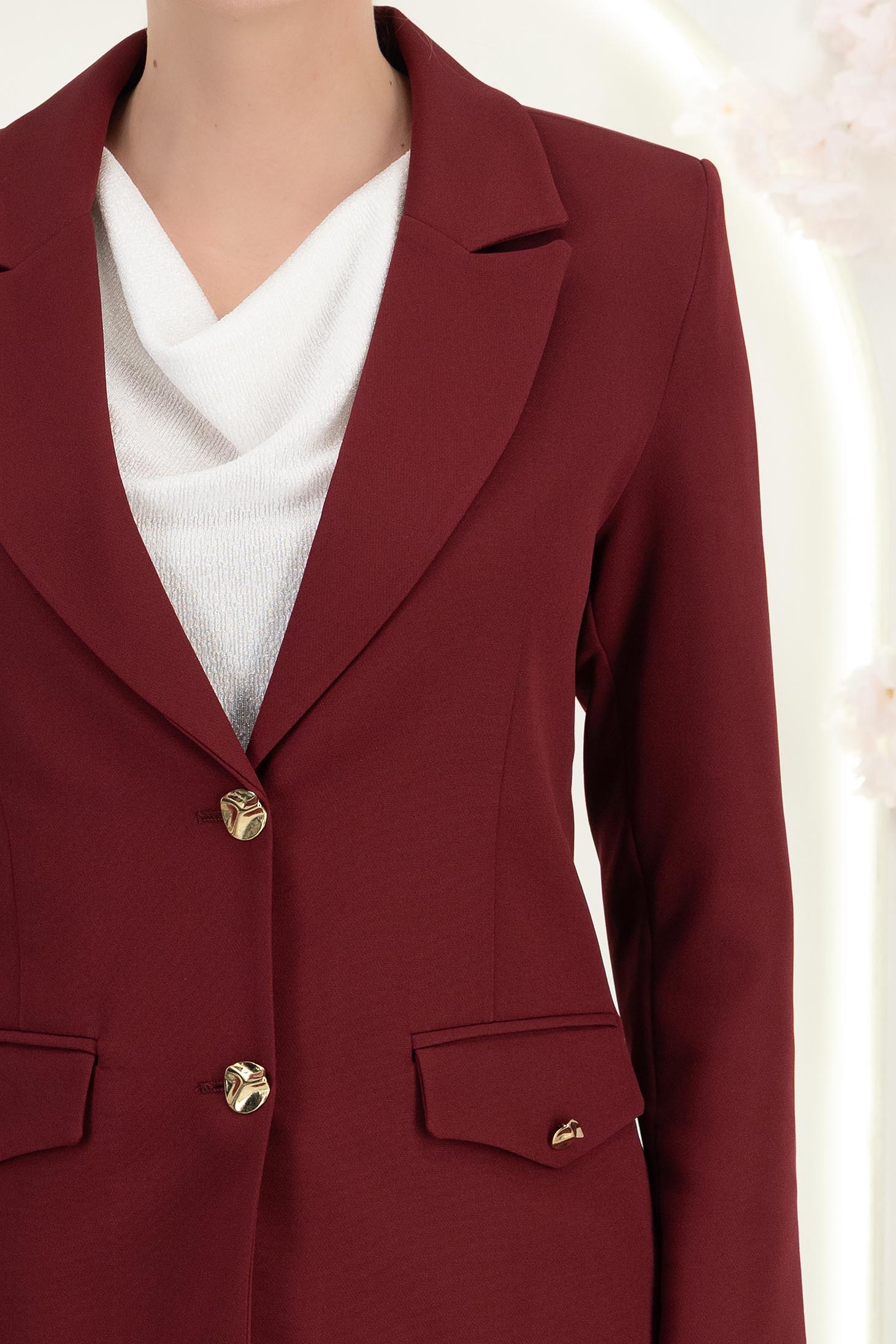 Sacou din stofa visiniu cambrat cu nasturi decorativi aurii - StarShinerS 4 - StarShinerS.ro