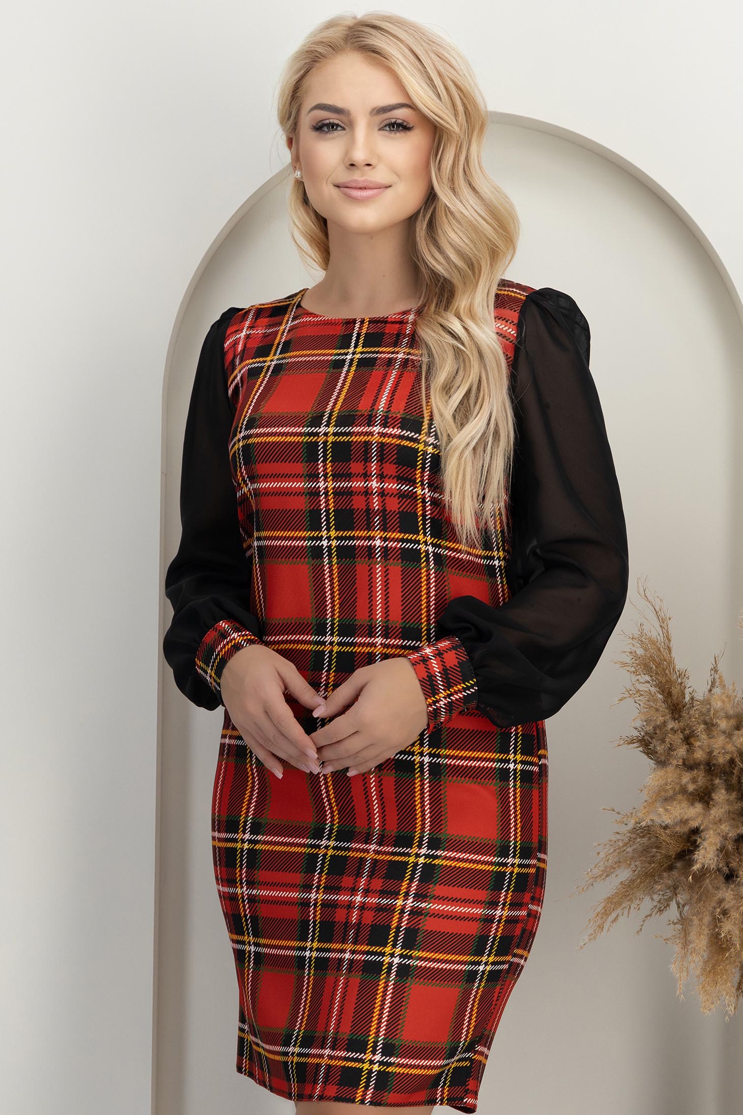 StarShinerS.ro Rochie din stofa elastica rosie cu un croi drept si maneci din voal - StarShinerS