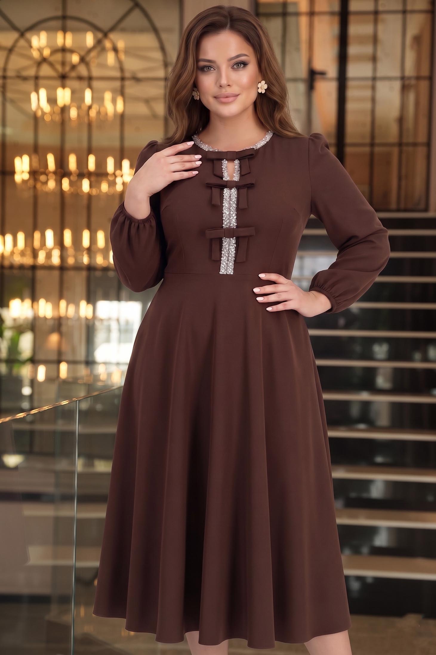 Rochie din stofa elastica maro midi in clos accesorizata cu fundite si pietre strass frontal- StarShinerS 1 - StarShinerS.ro