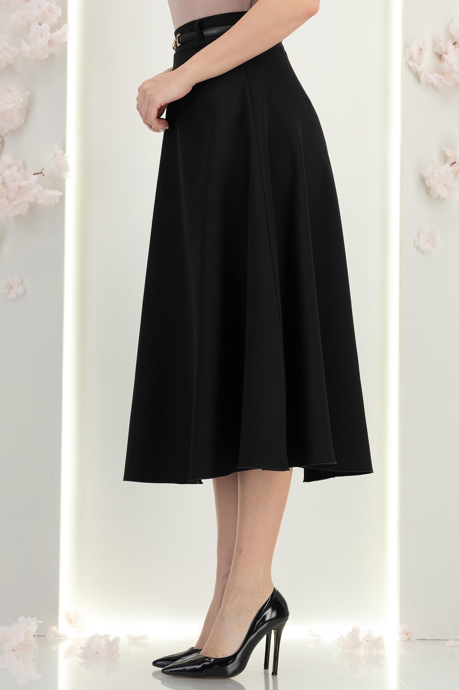 Fusta din stofa  neagra midi in clos cu accesoriu tip curea - StarShinerS 3 - StarShinerS.ro