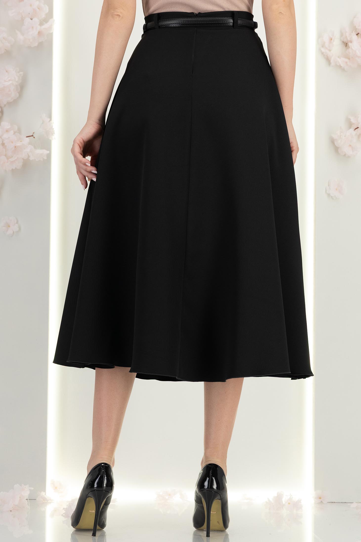 Fusta din stofa  neagra midi in clos cu accesoriu tip curea - StarShinerS 5 - StarShinerS.ro