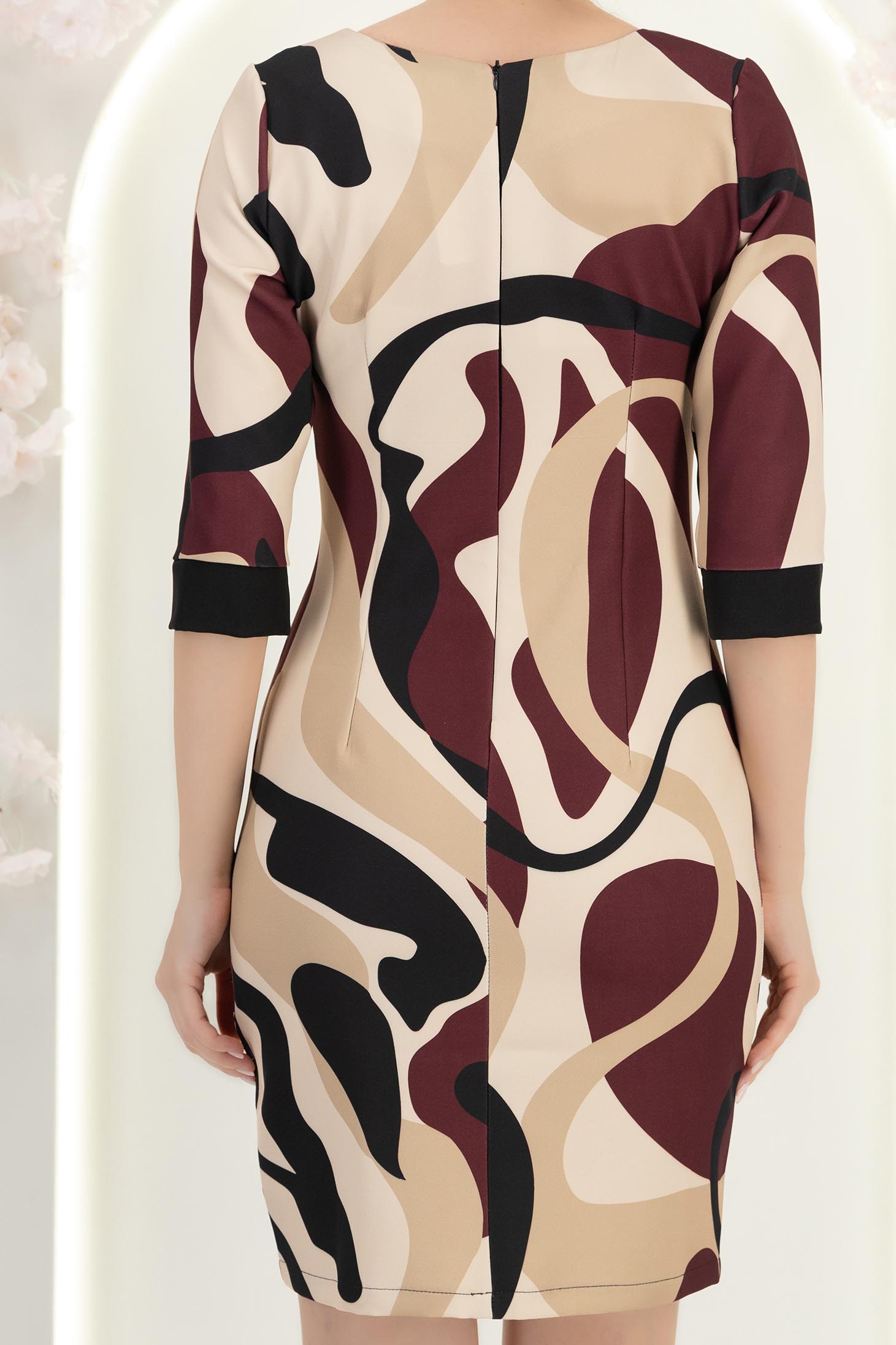 Rugalmas fekete rövid ruha egyenes szabással - StarShinerS 6 - StarShinerS.hu