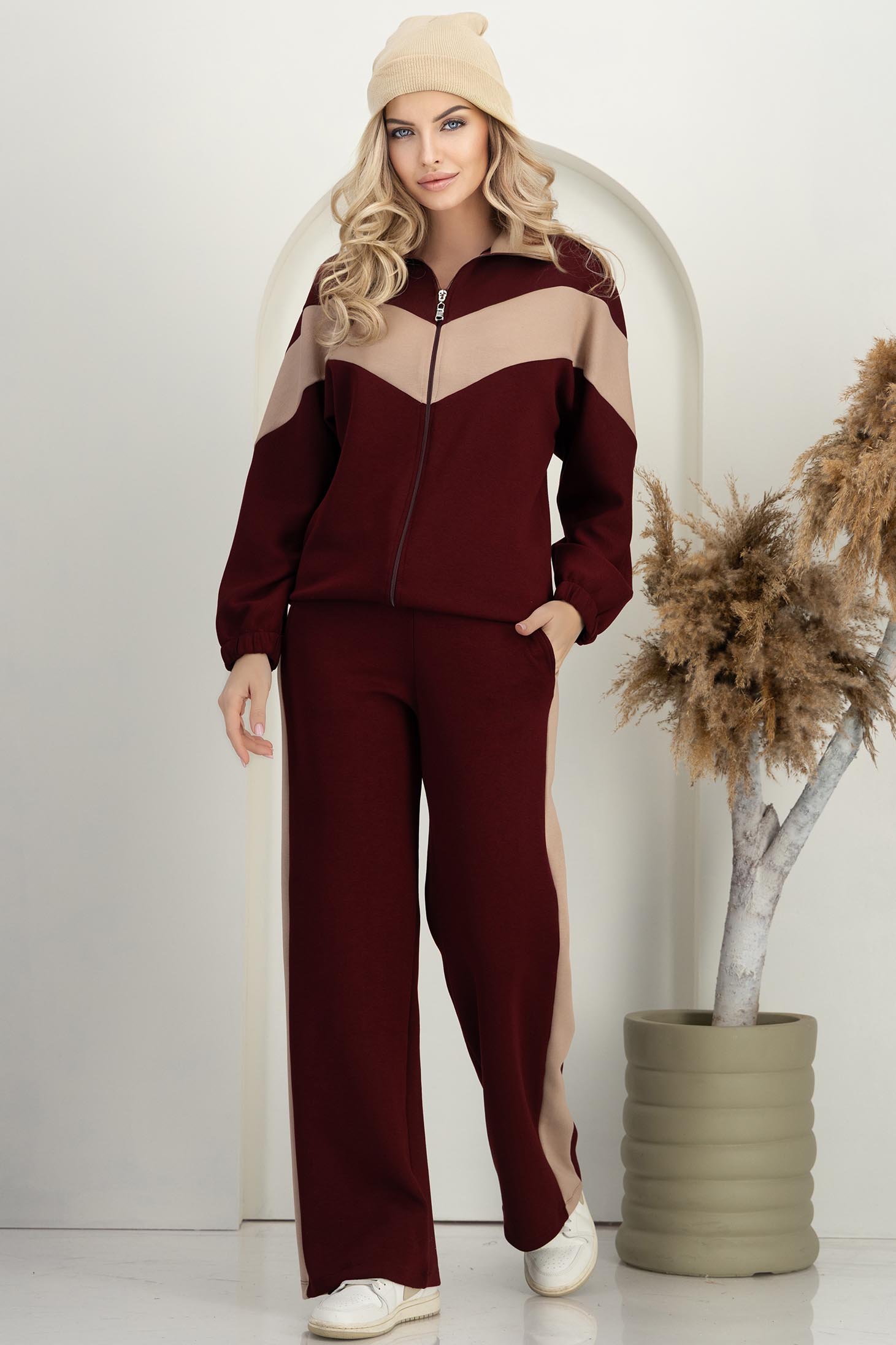 Trening din modal visiniu cu croi evazat si buzunare laterale 3 - StarShinerS.ro