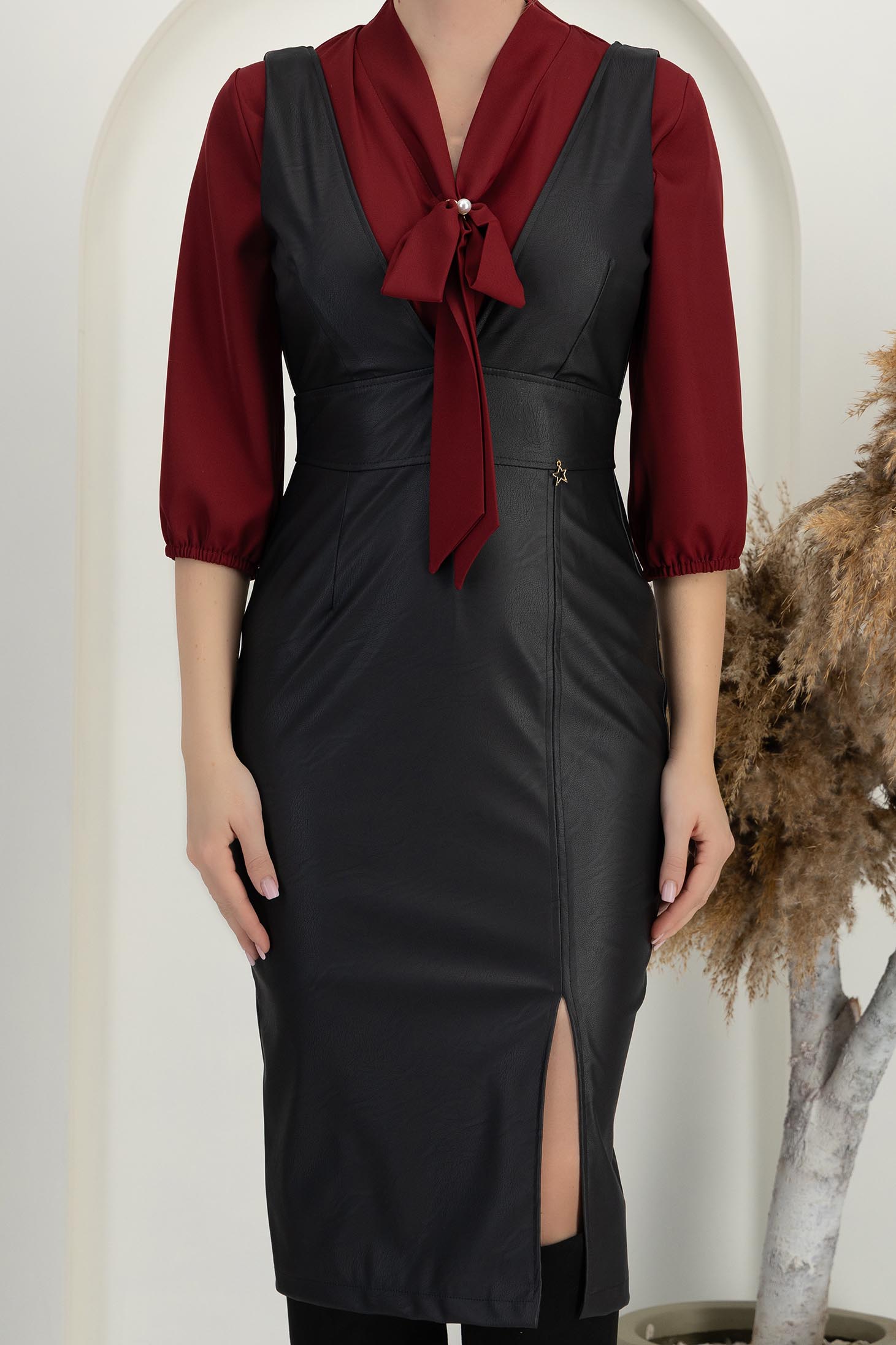 Sarafan din piele ecologica negru tip creion cu decolteu in v - StarShinerS 5 - StarShinerS.ro