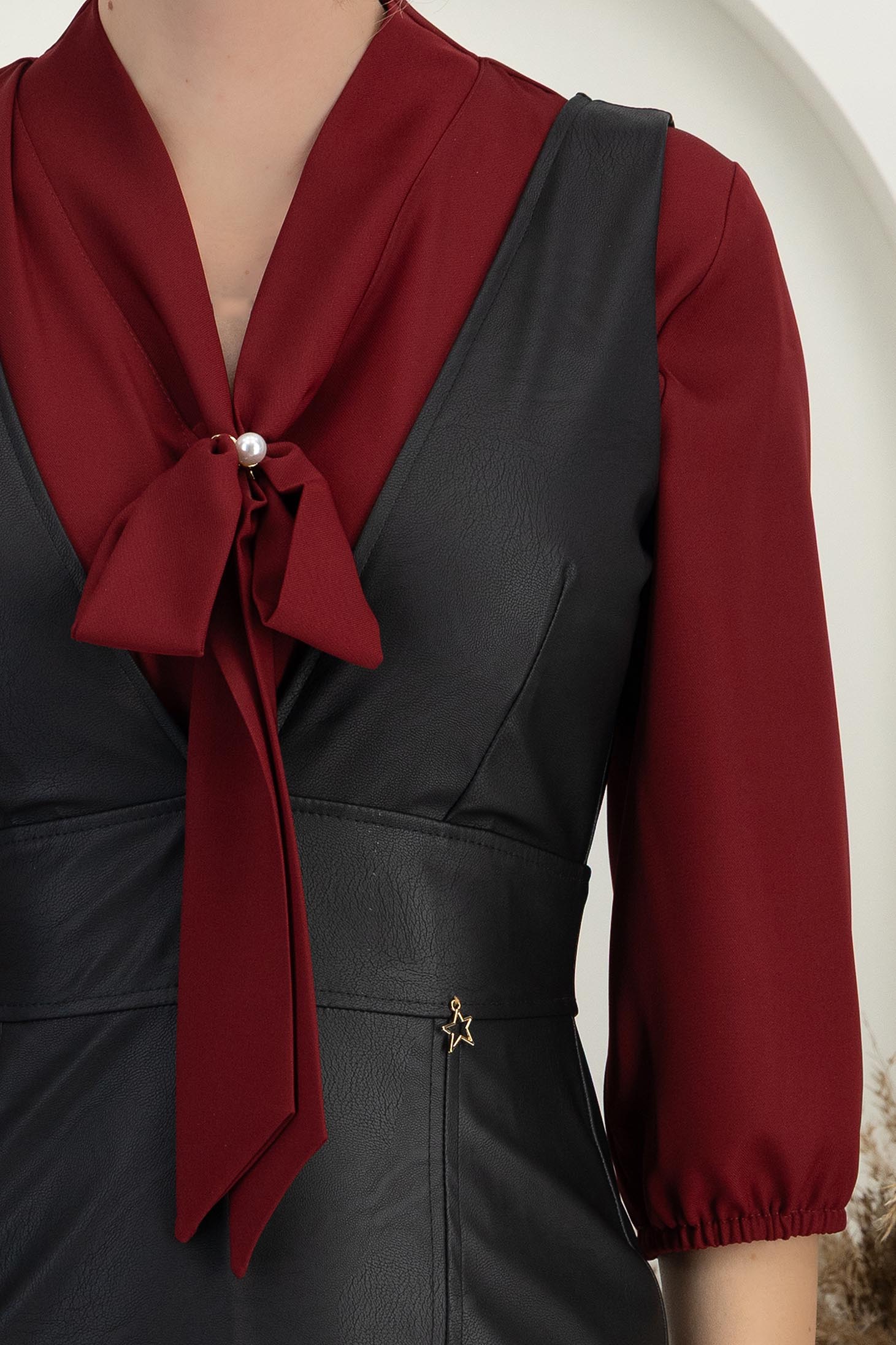 Sarafan din piele ecologica negru tip creion cu decolteu in v - StarShinerS 4 - StarShinerS.ro