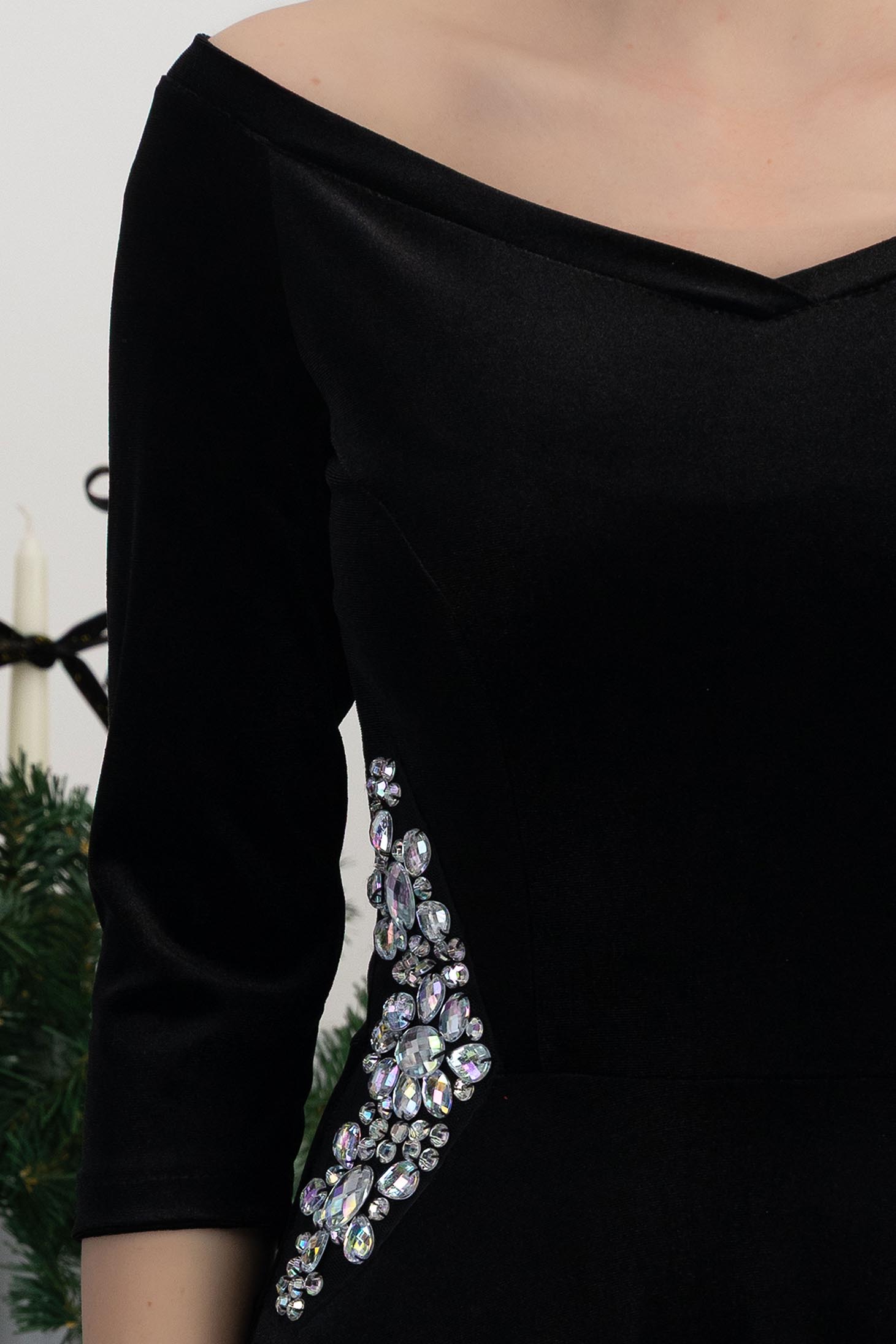 Bársony midi harang ruha - fekete, oldalt csipke díszítéssel - StarShinerS 5 - StarShinerS.hu