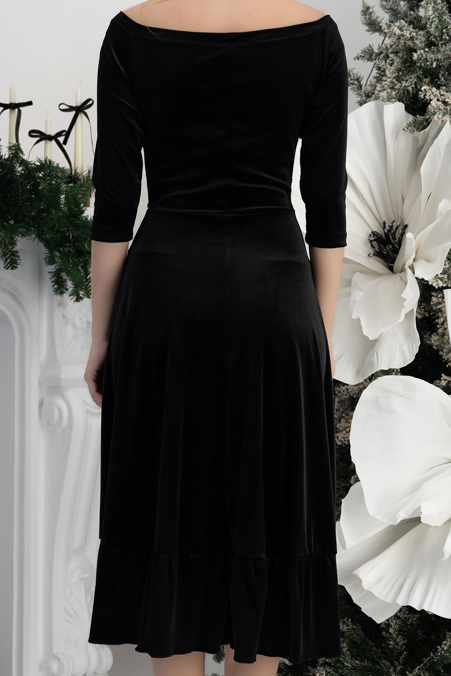 Bársony midi harang ruha - fekete, oldalt csipke díszítéssel - StarShinerS 6 - StarShinerS.hu