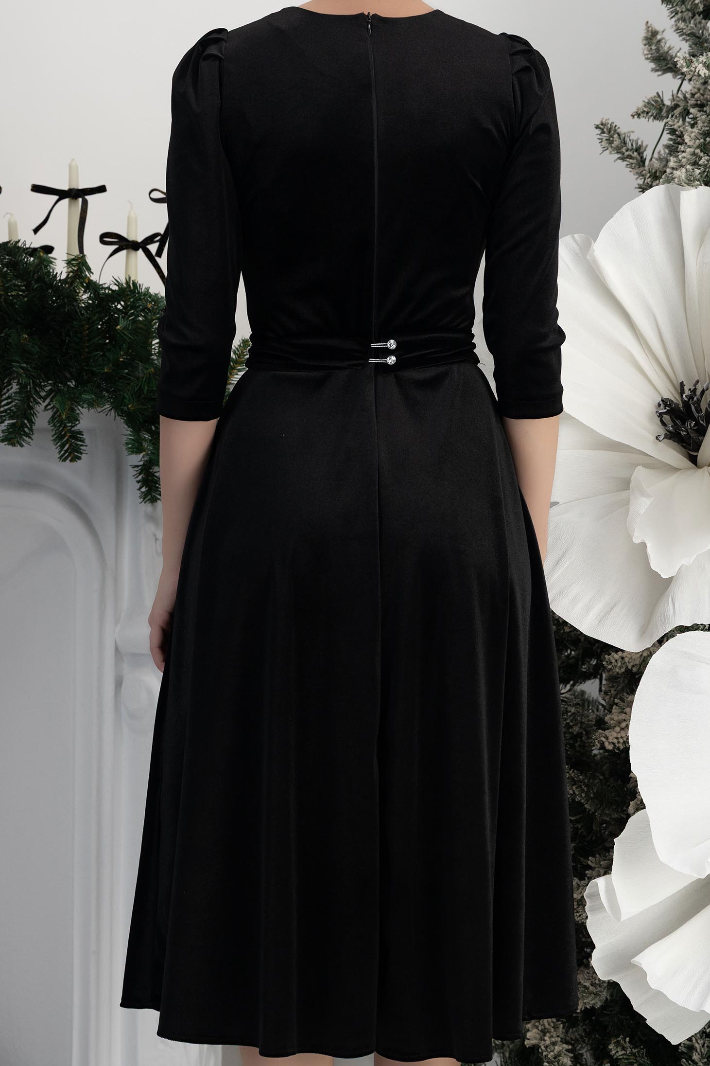 Rochie din catifea neagra in clos cu umeri bufanti si aplicatii cu perle pe cordon - StarShinerS 6 - StarShinerS.ro