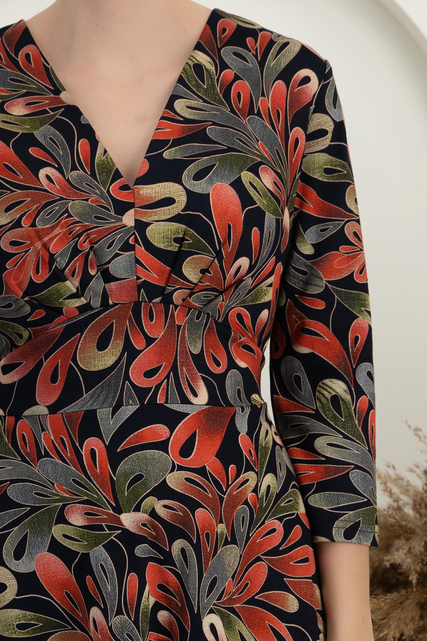 Rochie din modal in clos cu decolteu in v si maneci trei-sferturi 4 - StarShinerS.ro