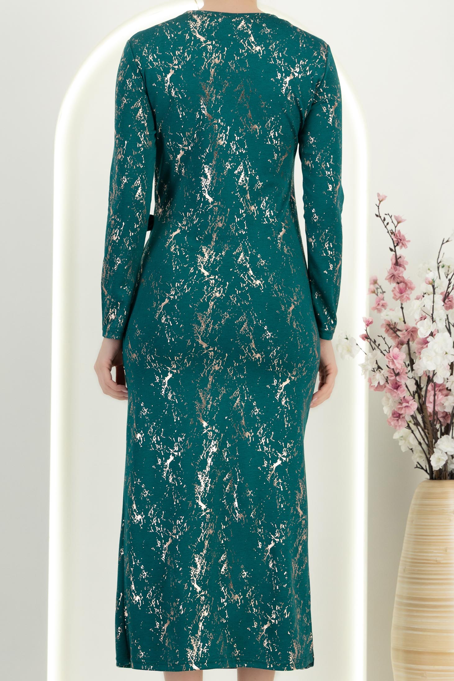 Zöld midi hosszúságú modal ruha egyenes szabással, oldalsó sliccel - StarShinerS 4 - StarShinerS.hu