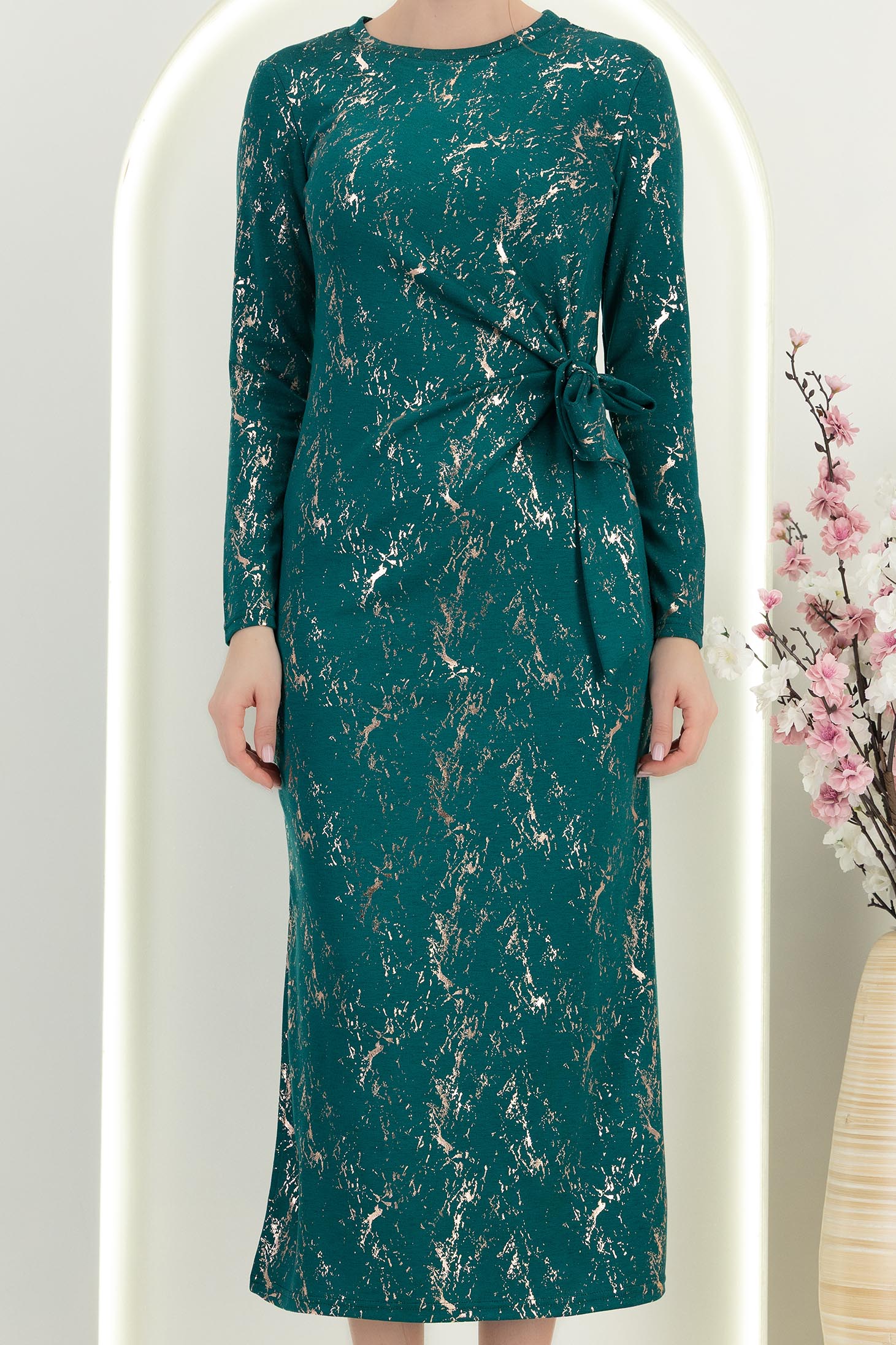 Zöld midi hosszúságú modal ruha egyenes szabással, oldalsó sliccel - StarShinerS 5 - StarShinerS.hu