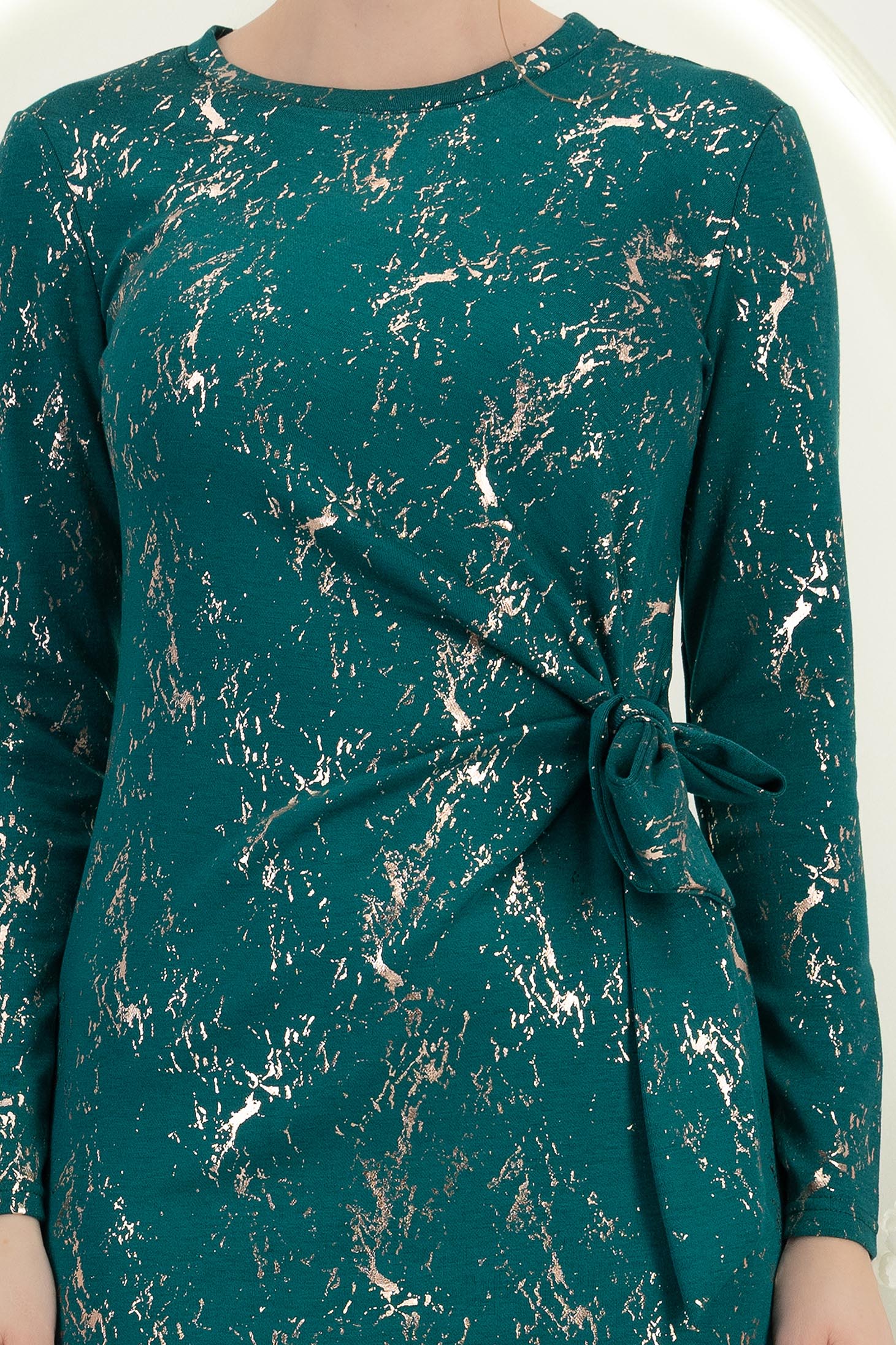 Zöld midi hosszúságú modal ruha egyenes szabással, oldalsó sliccel - StarShinerS 3 - StarShinerS.hu