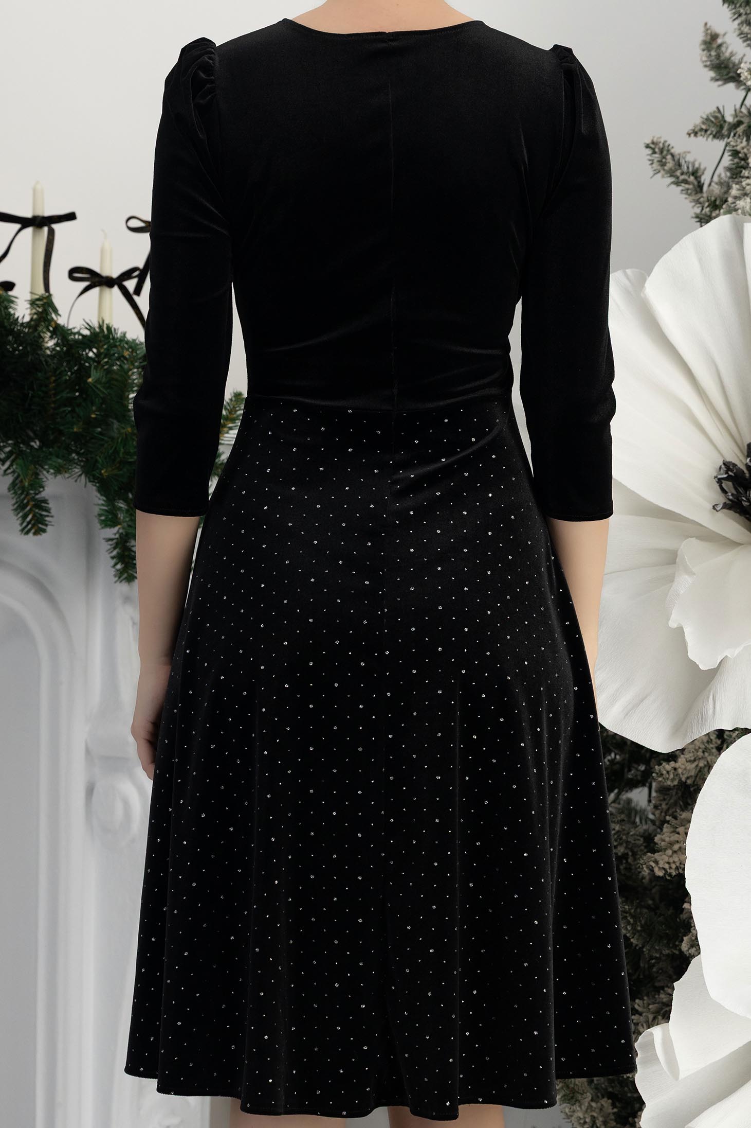 Rochie din catifea neagra până la genunchi in clos accesorizata cu brosa florala - StarShinerS 6 - StarShinerS.ro