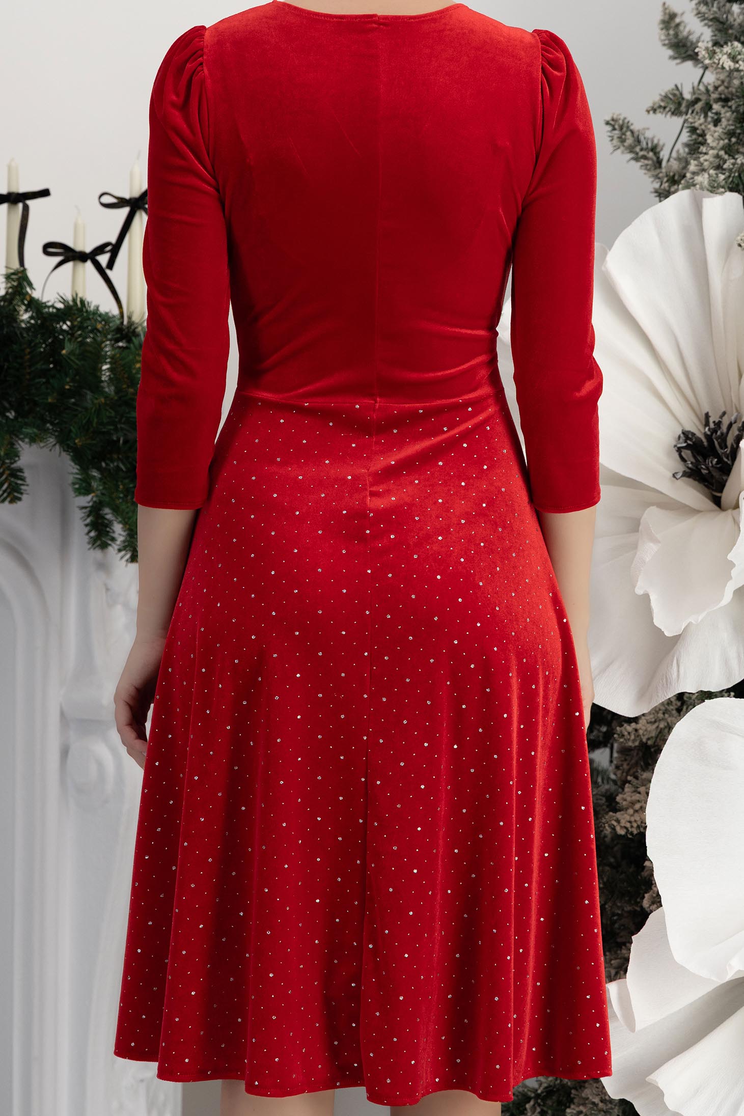 Rochie din catifea rosie până la genunchi in clos accesorizata cu brosa florala - StarShinerS 6 - StarShinerS.ro