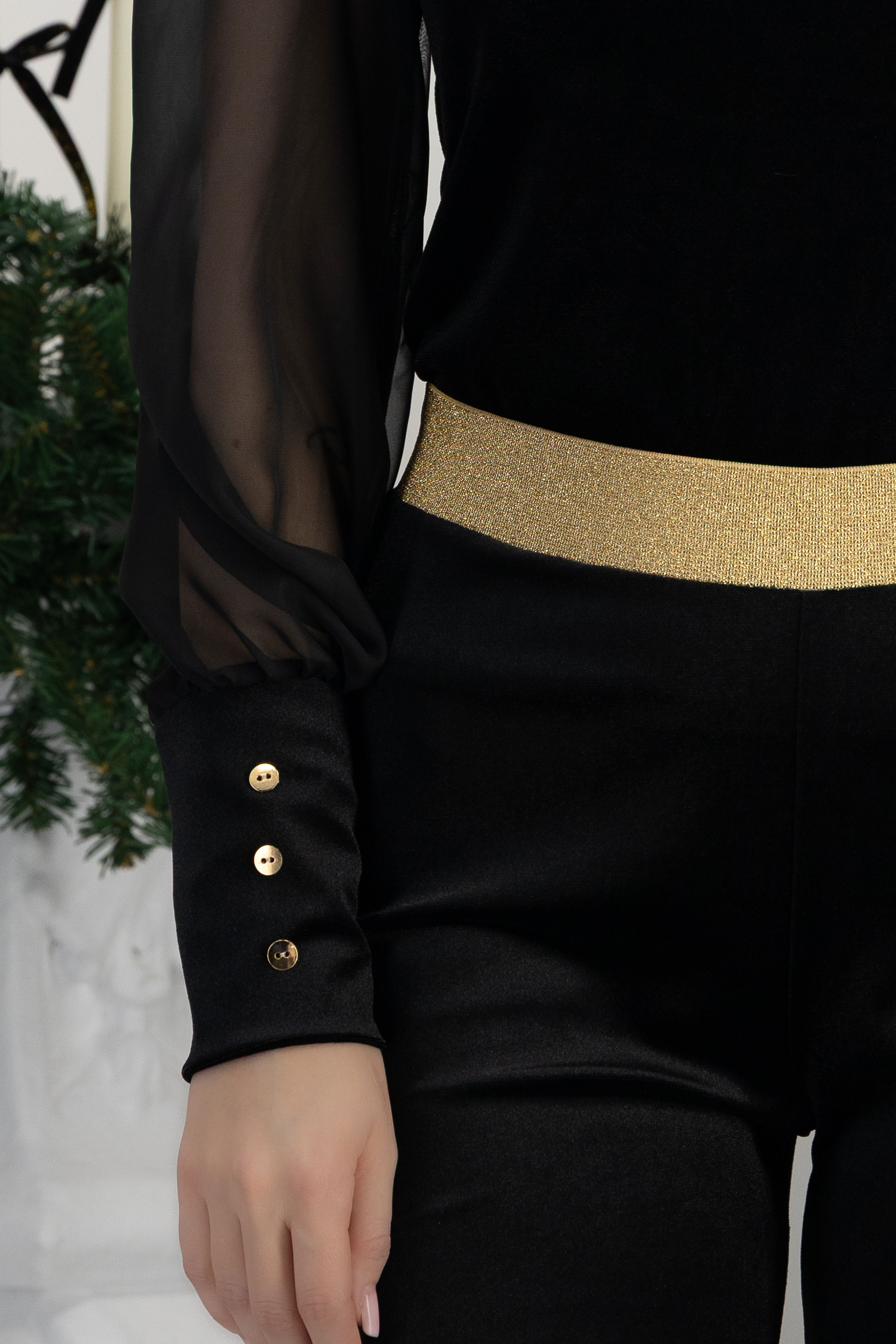 Fekete bársony blúz puffos voile ujjakkal és kerekített dekoltázzsal – StarShinerS 5 - StarShinerS.hu