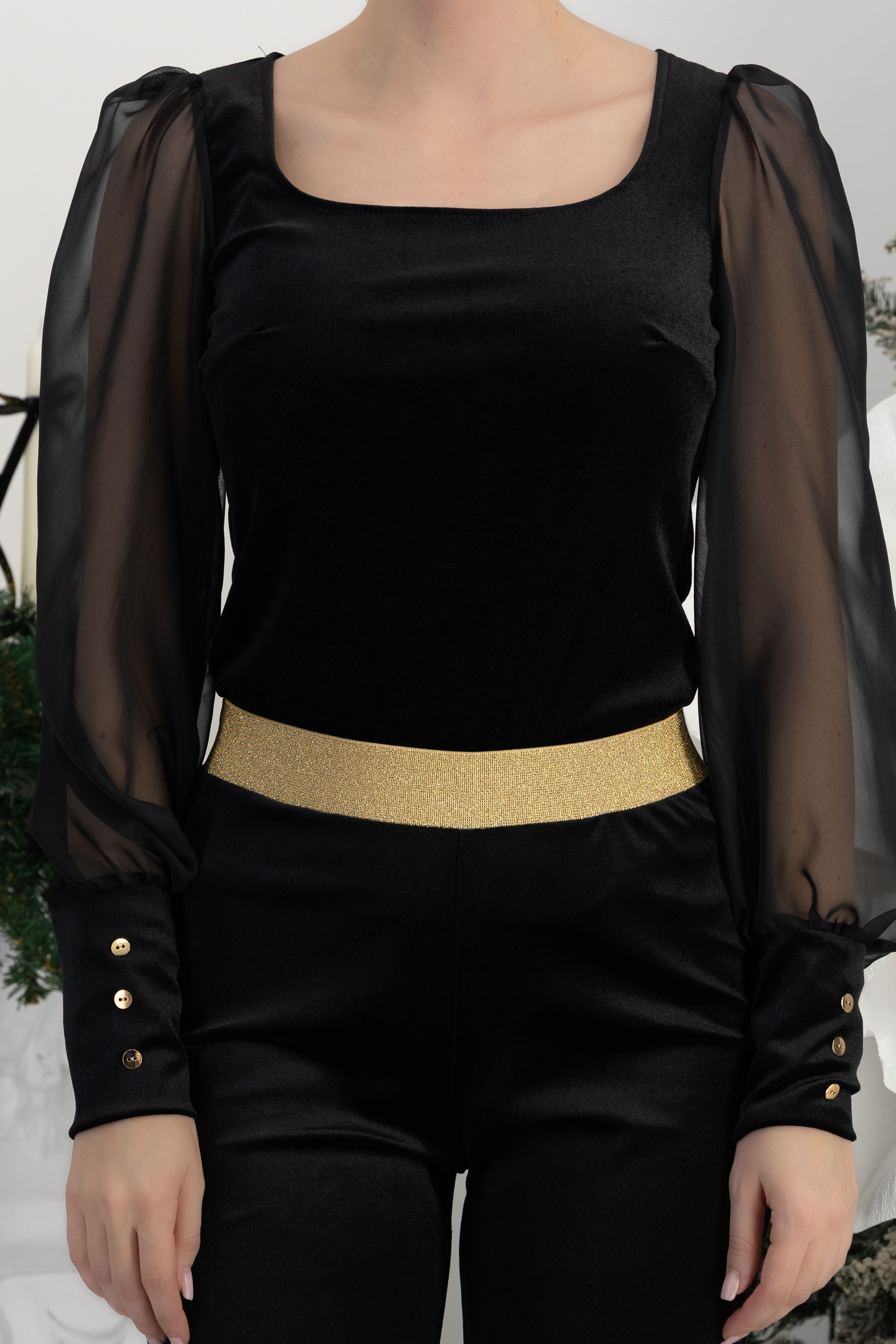 Fekete bársony blúz puffos voile ujjakkal és kerekített dekoltázzsal – StarShinerS 6 - StarShinerS.hu